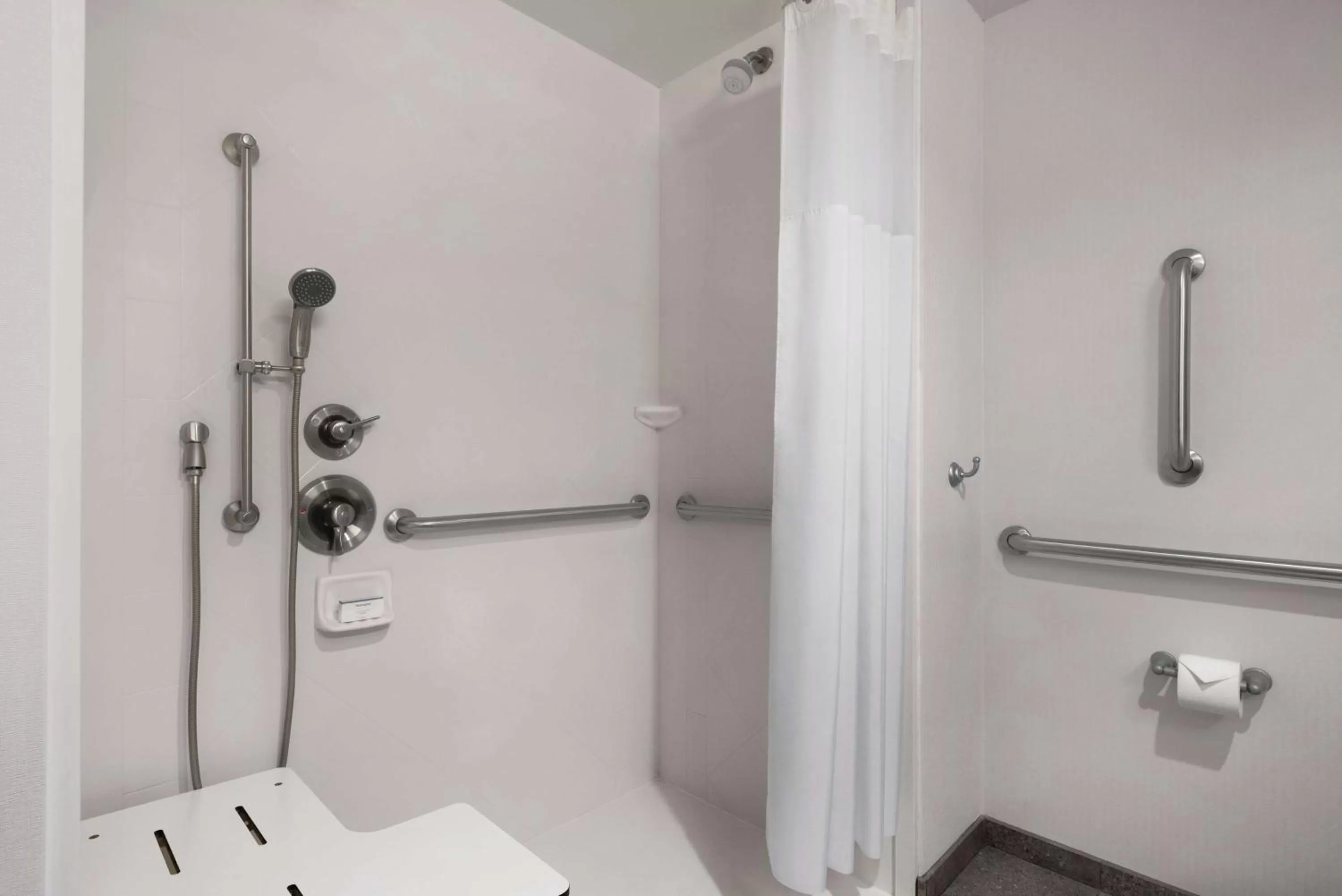 Bathroom in Hampton Inn & Suites Mishawaka/South Bend at Heritage Square