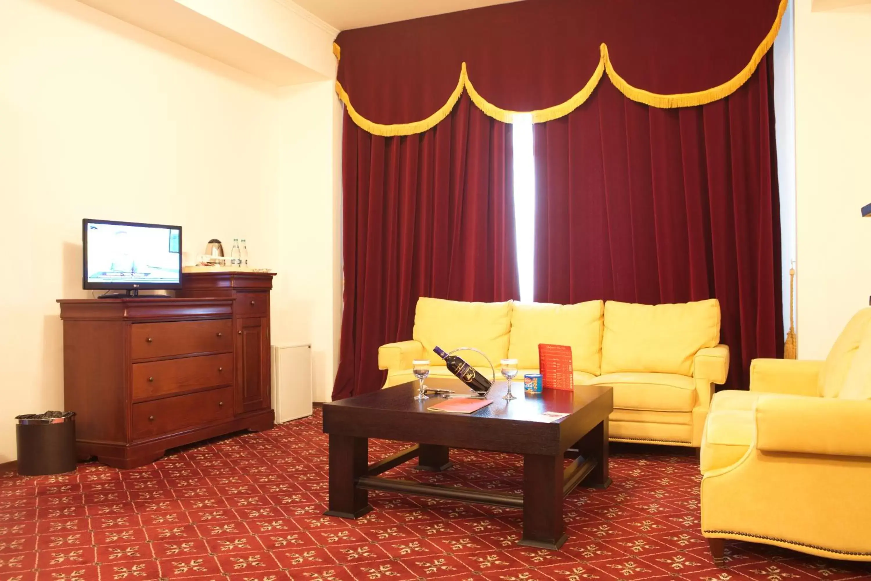 Living room, Seating Area in Phoenicia Grand Hotel