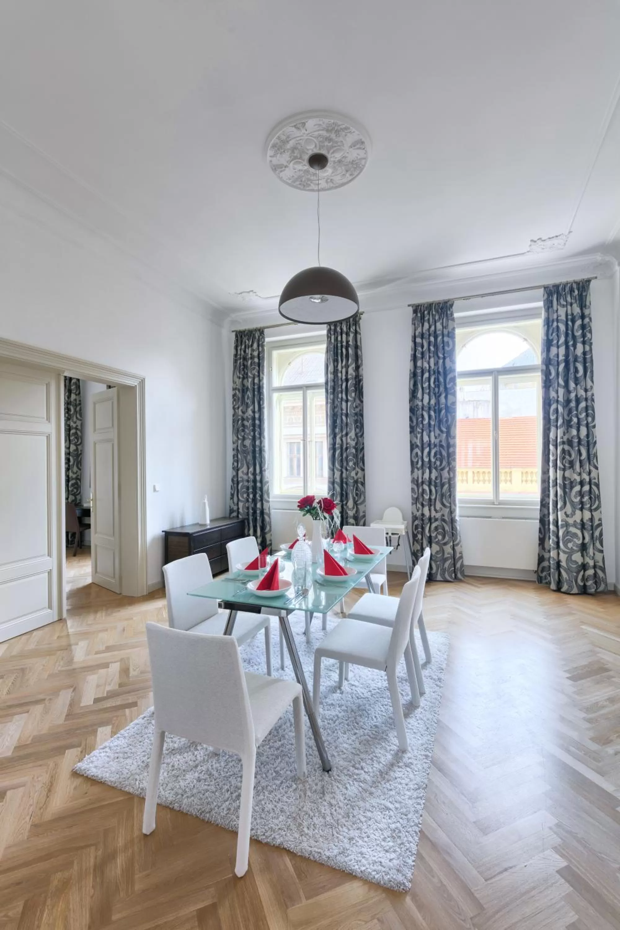 Dining area in Grand Central Residence by TKC