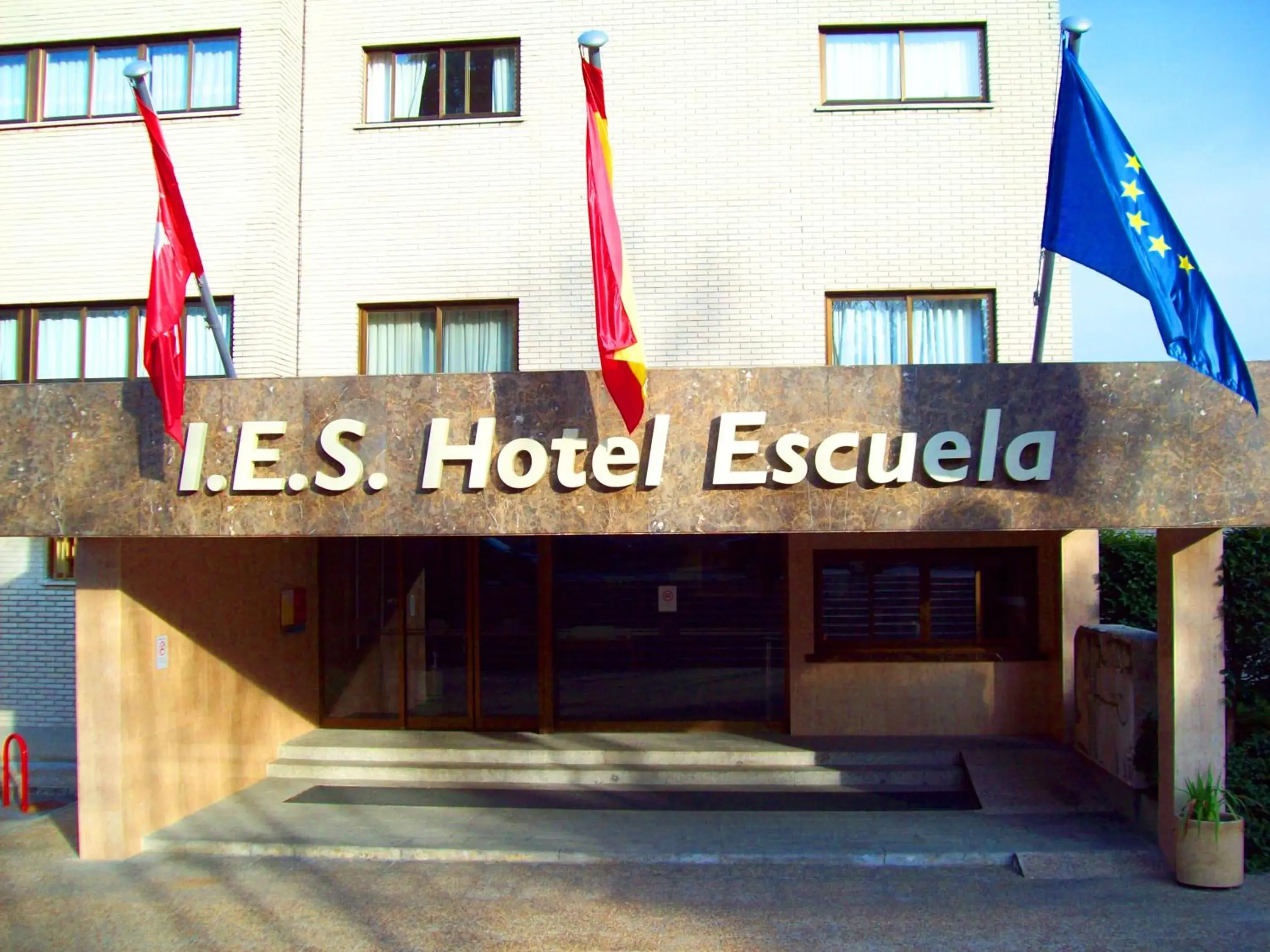 Facade/entrance in Hotel Escuela Madrid