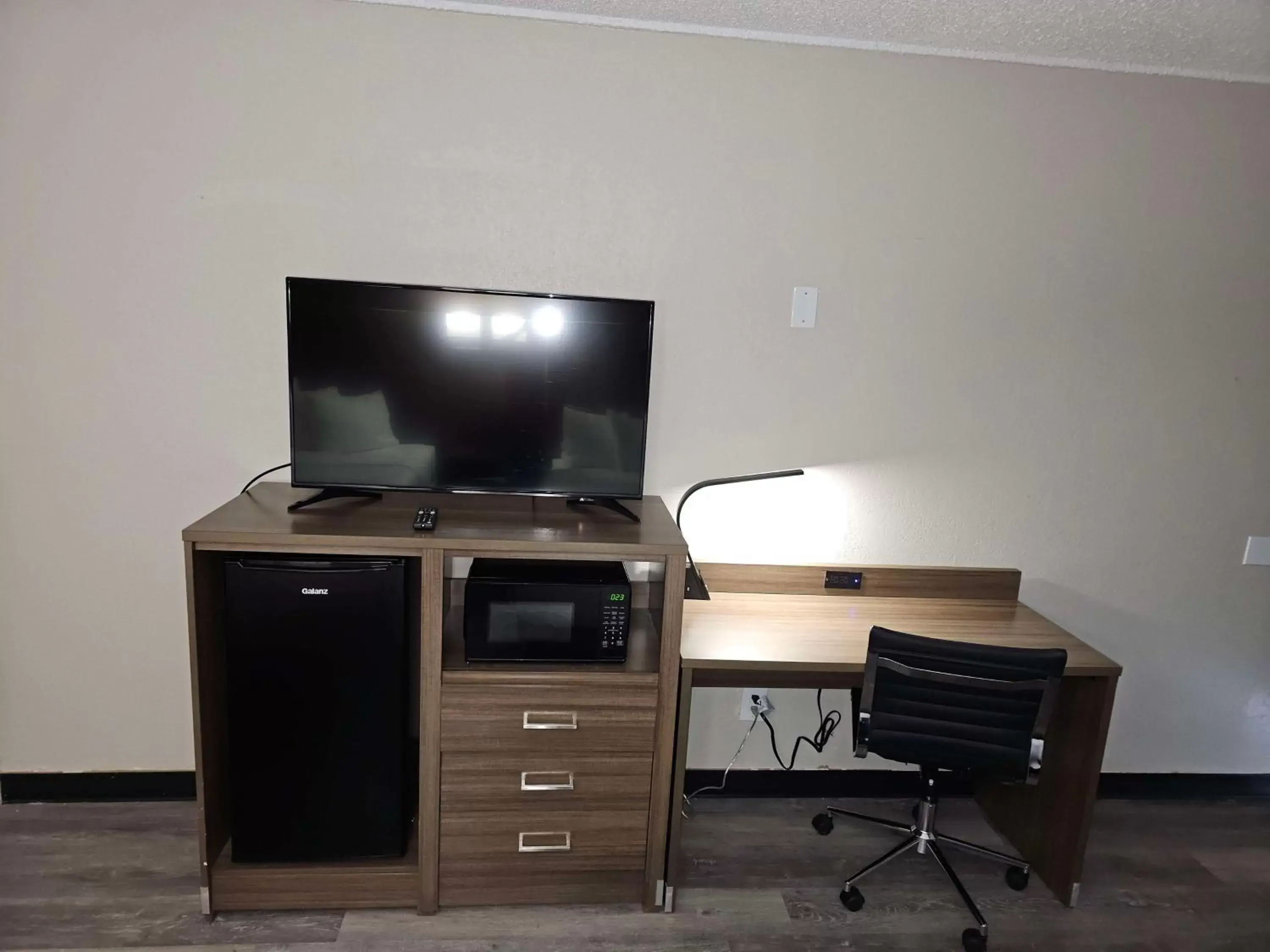 Other, TV/Entertainment Center in SureStay by Best Western Victoria