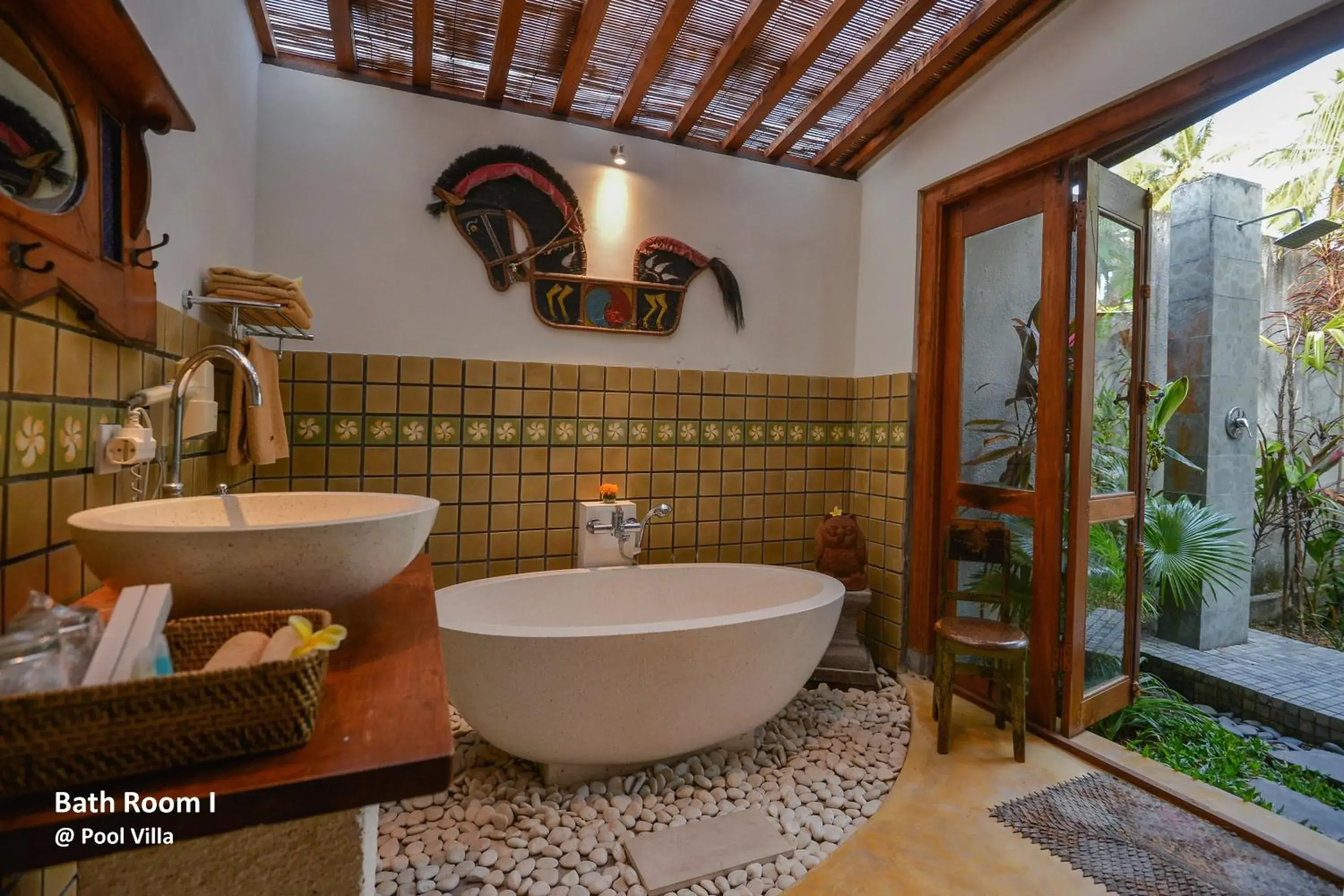 Garden, Bathroom in Ubud Syailendra Heritage Villas by EPS