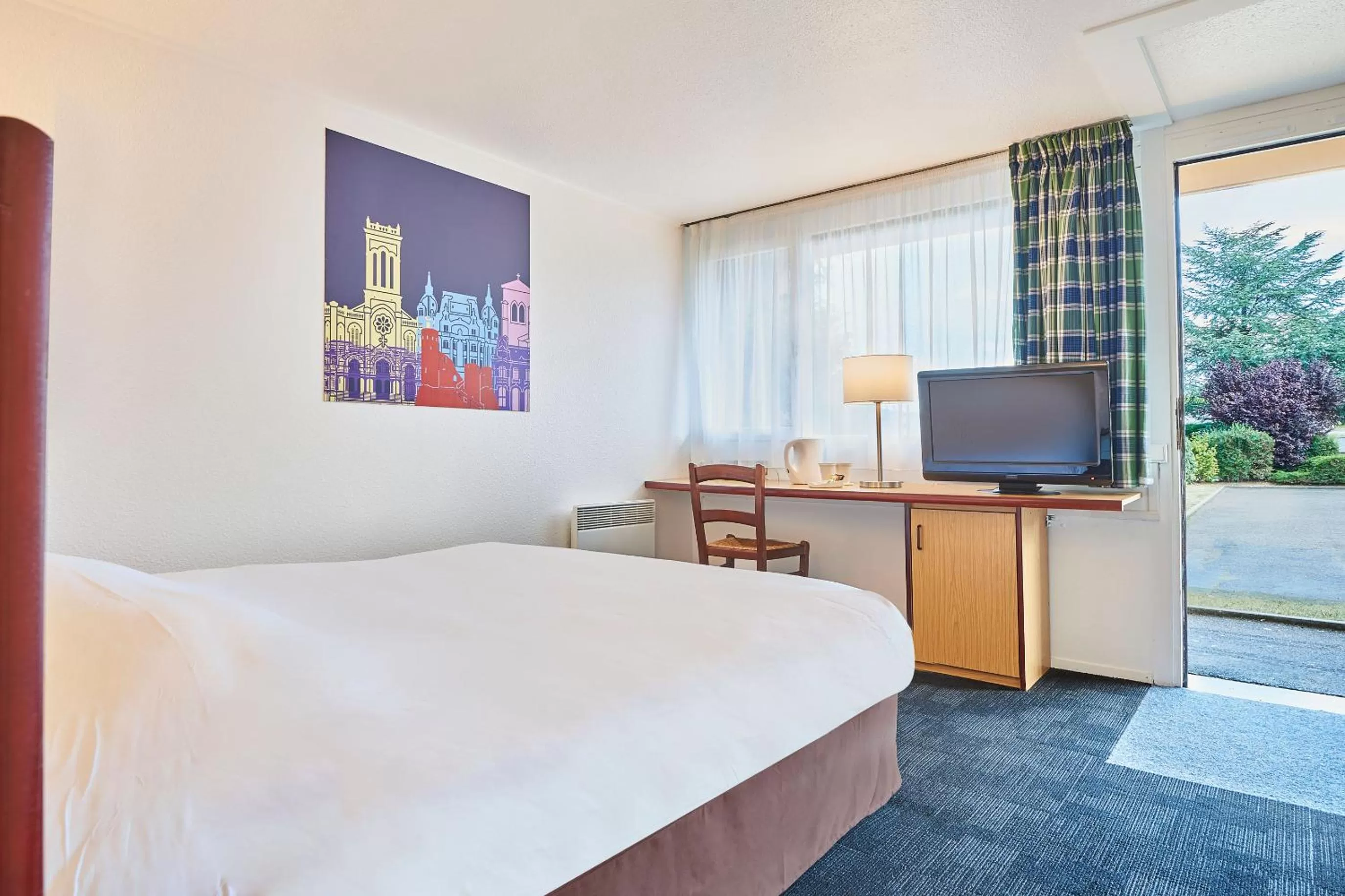 Bedroom, Bed in Kyriad Nancy Ouest - Laxou