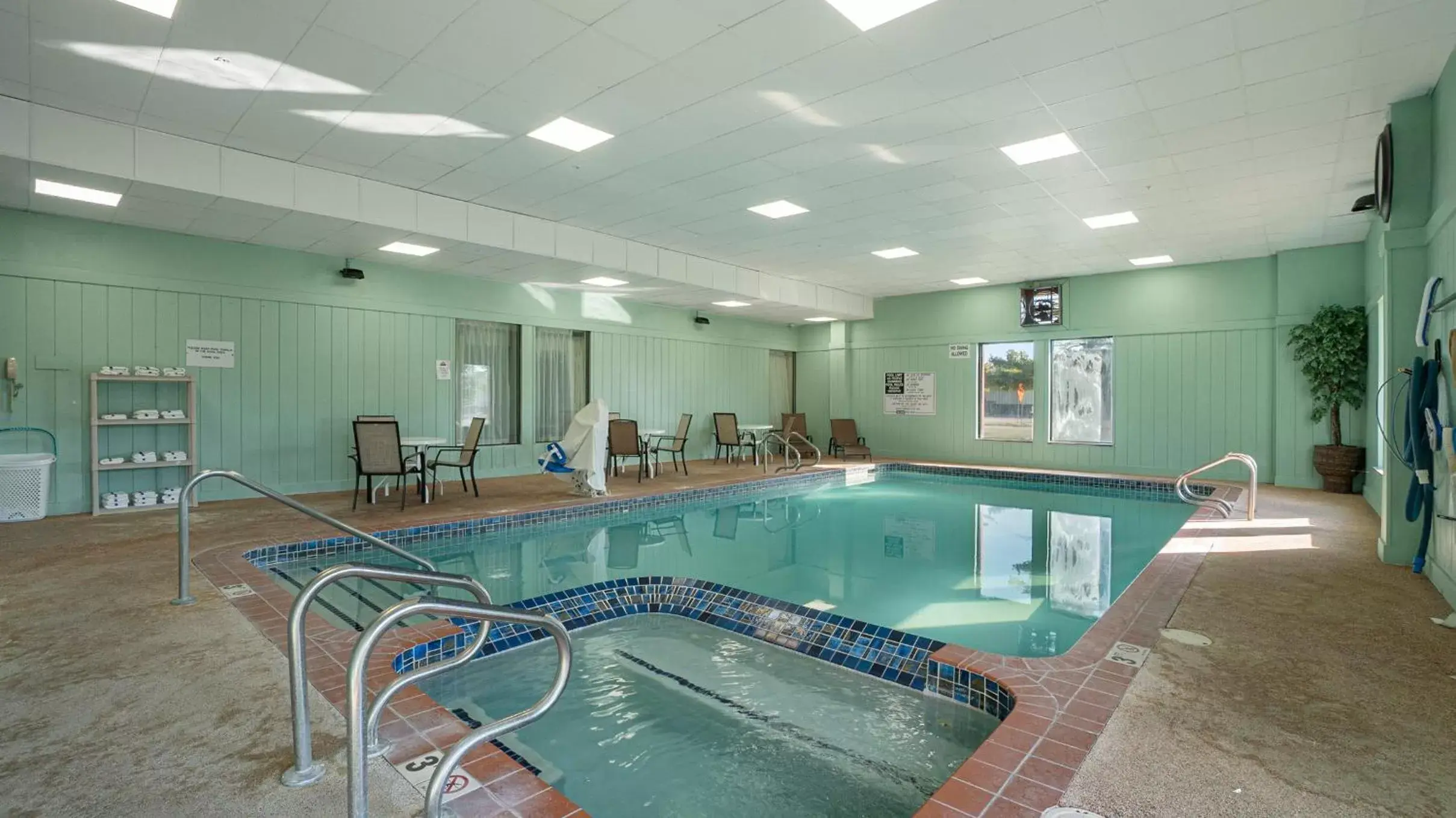 Swimming Pool in Days Inn & Suites by Wyndham Mt Pleasant