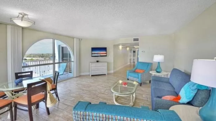 Living room in El Caribe Resort and Conference Center