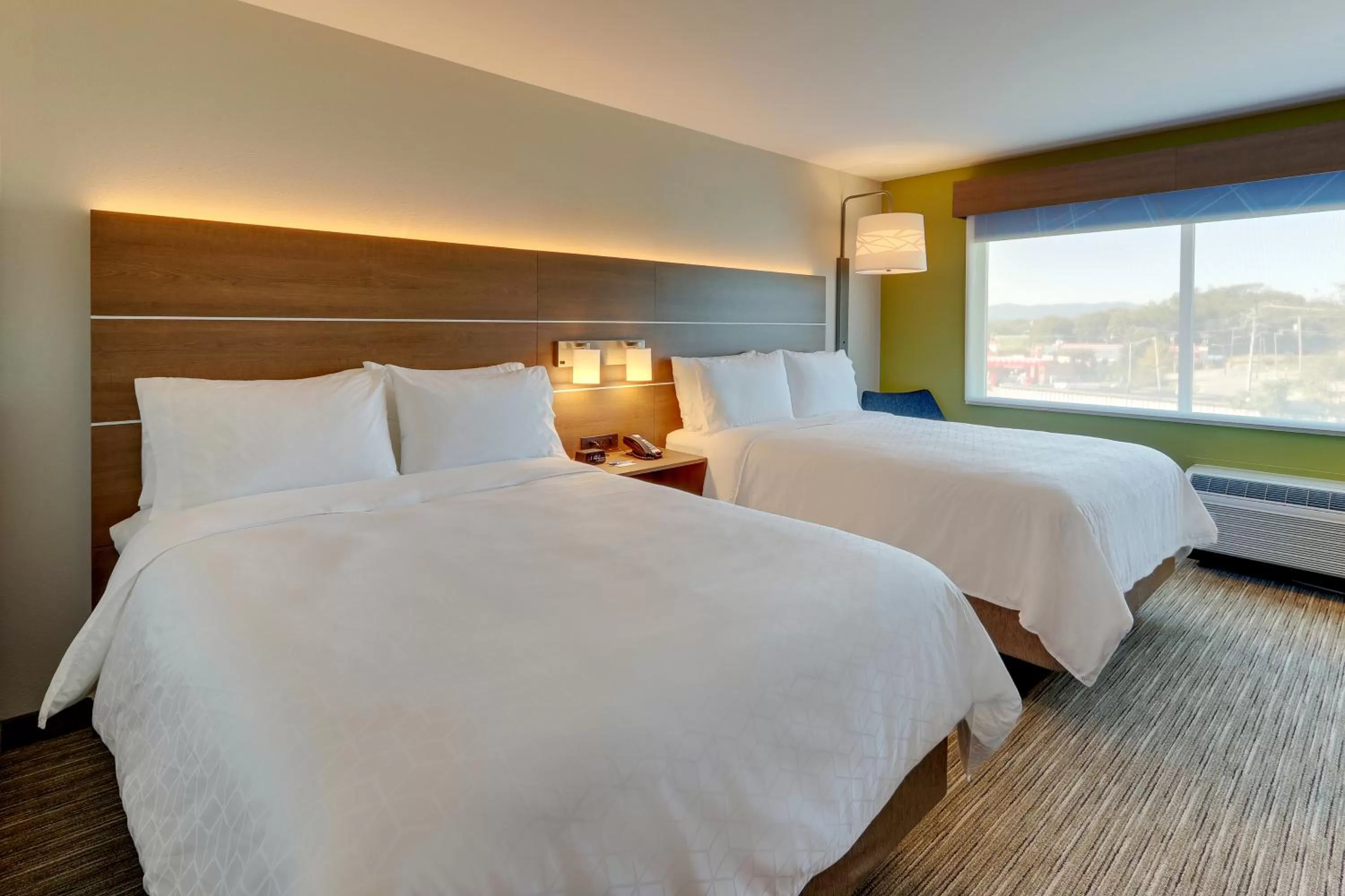 Bed in Holiday Inn Express & Suites - Roanoke – Civic Center