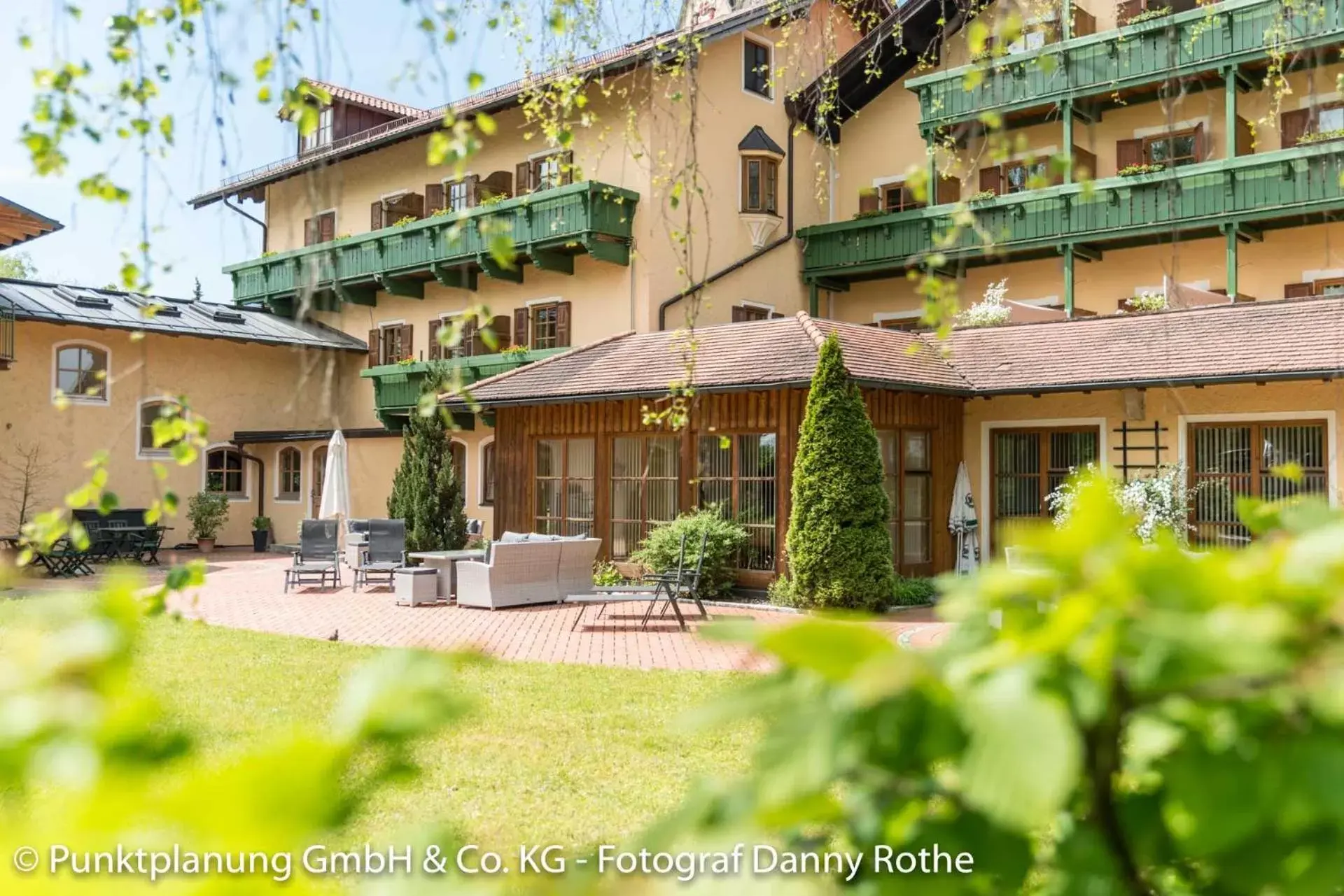 Garden, Property Building in Hotel Oberwirt