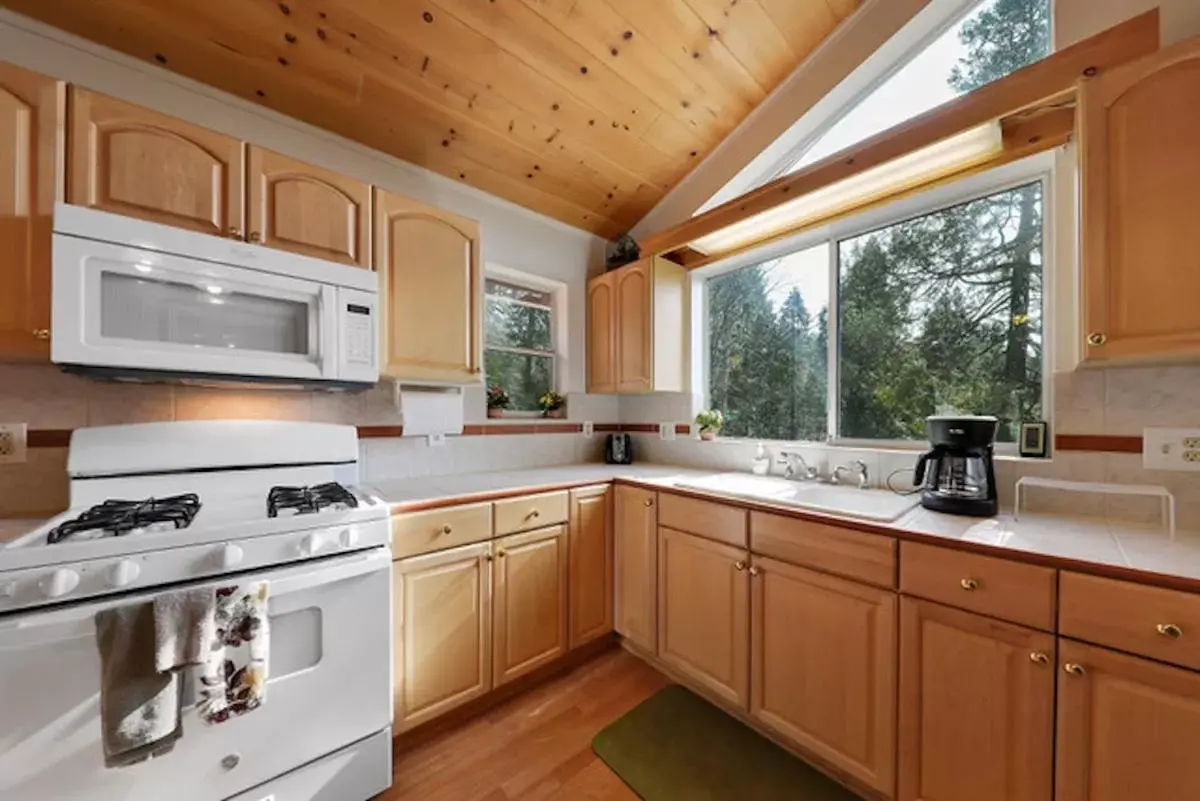 Kitchen/Kitchenette in Silver Pines Lodge