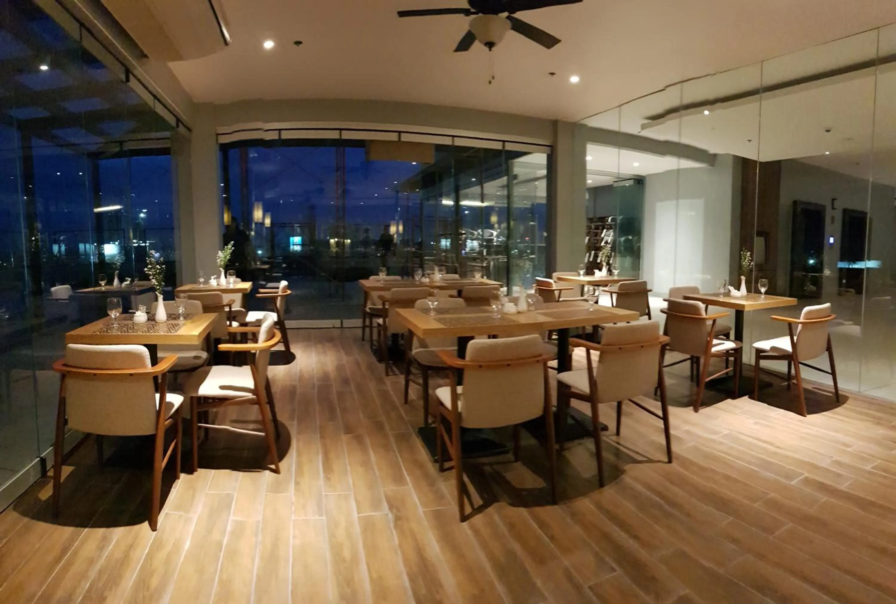 Restaurant/places to eat in Blue Lotus Hotel