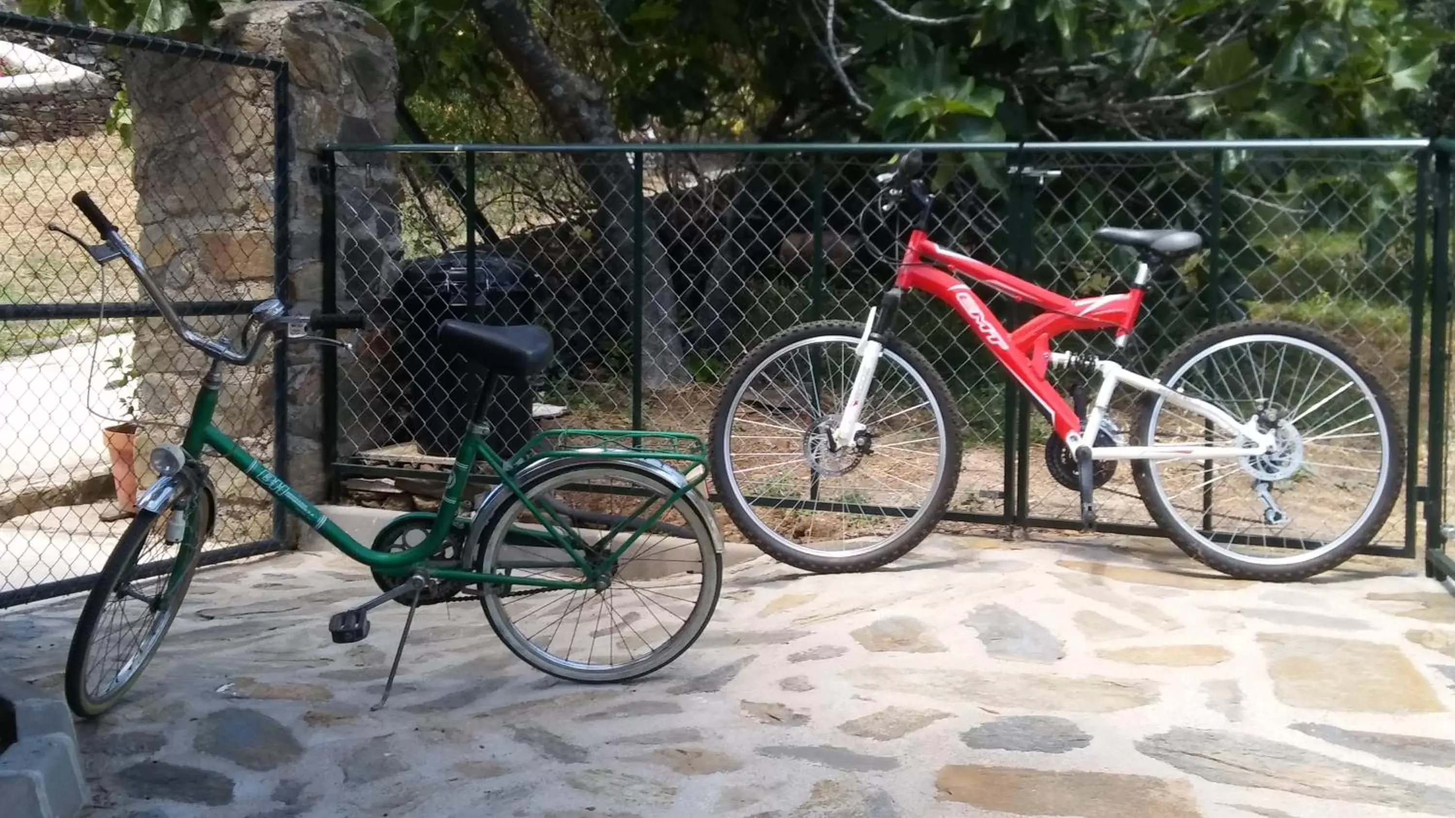 Biking in La Cabaña Romantica de Llano