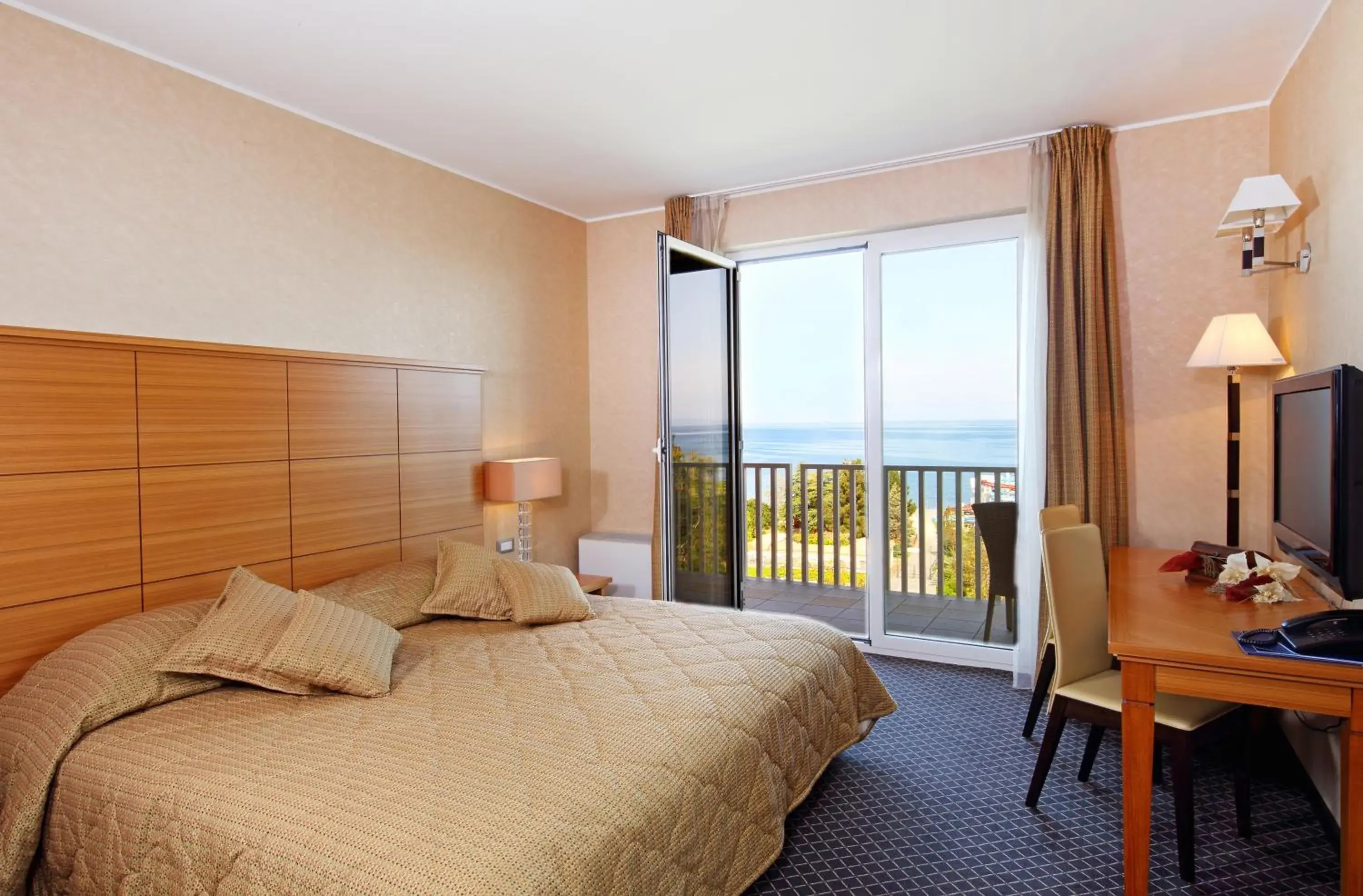 Bedroom, Bed in Hotel Mirta - San Simon Resort