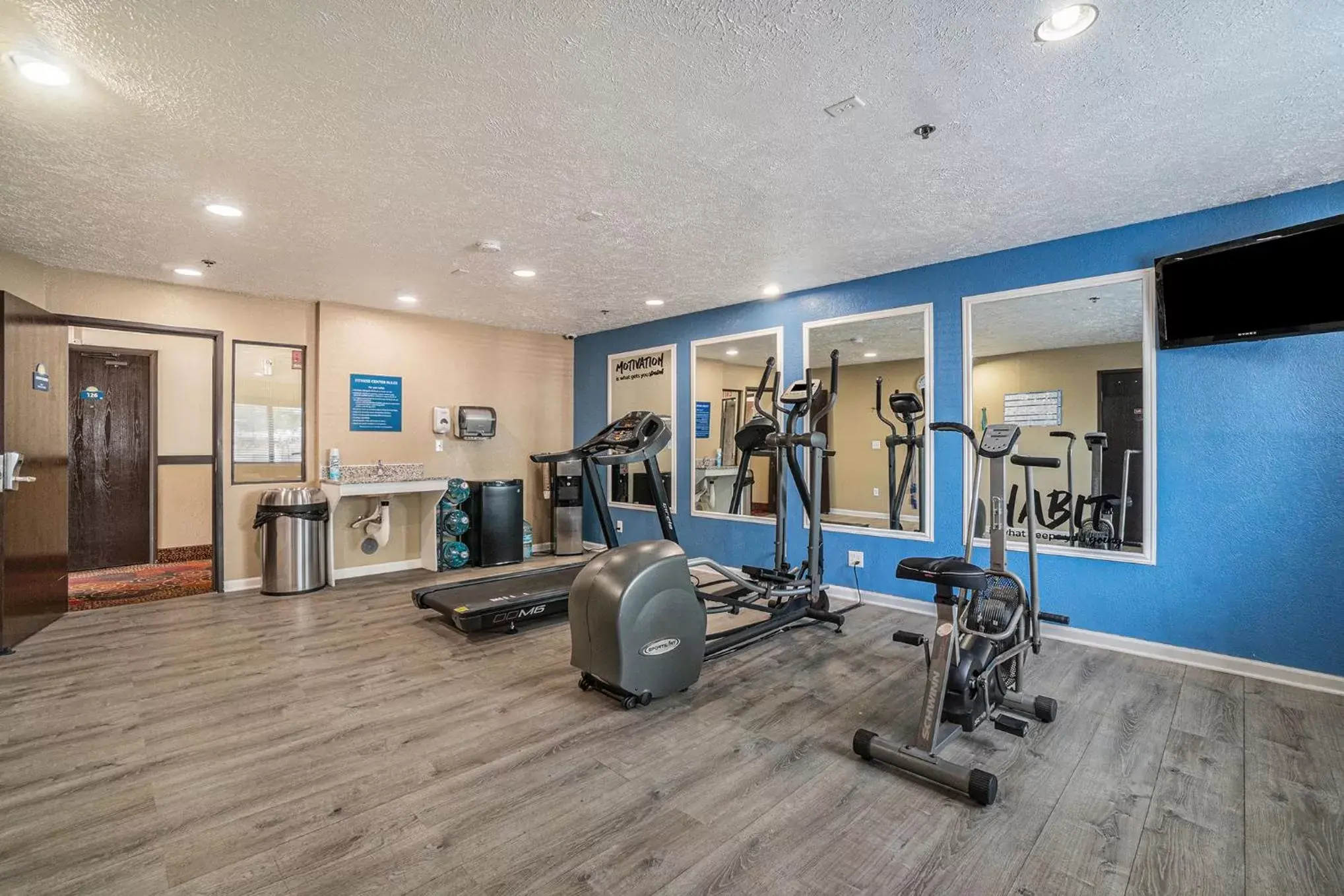 Fitness centre/facilities, Fitness Center/Facilities in Days Inn & Suites by Wyndham Traverse City