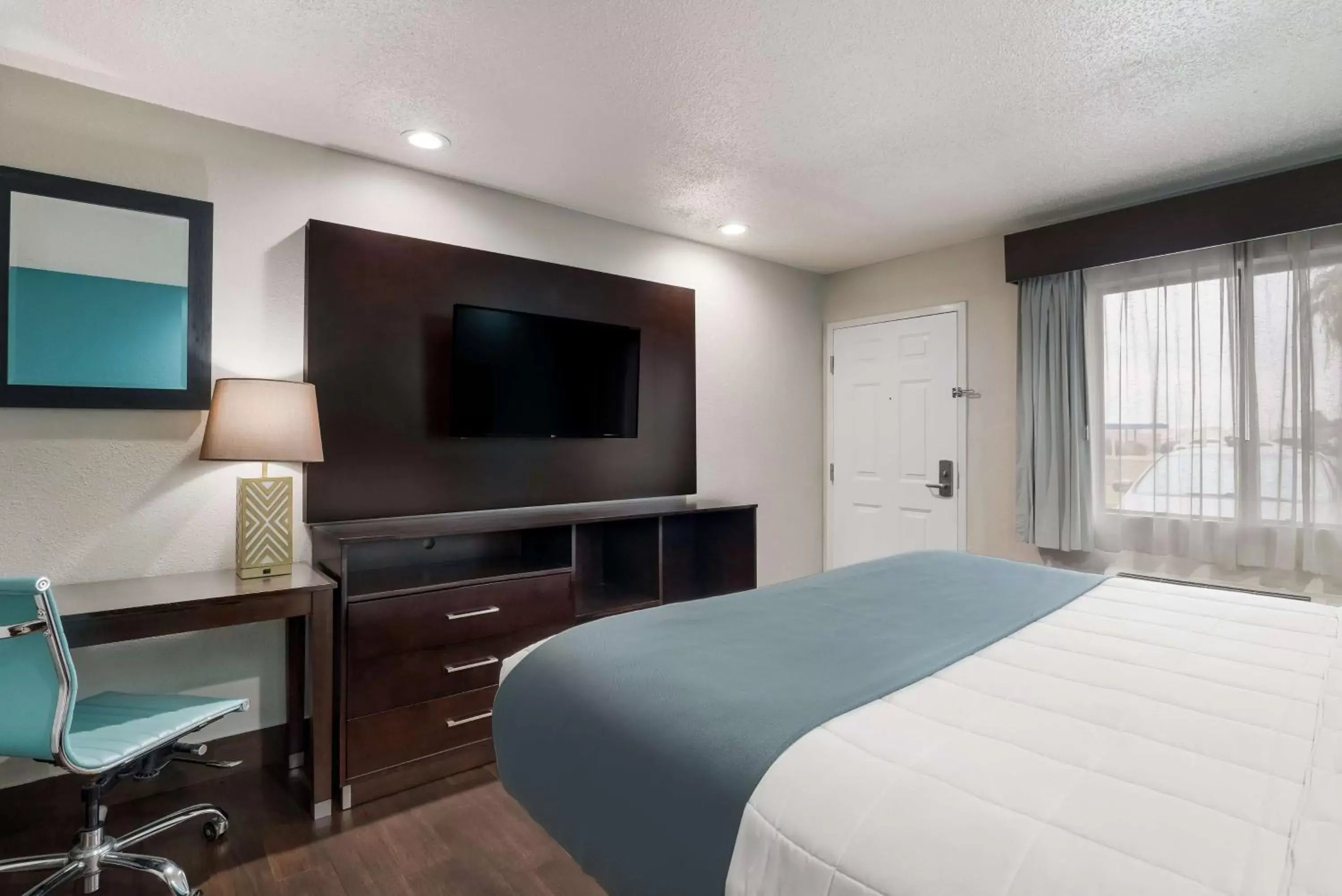 Bedroom, Bed in SureStay Hotel Laredo by Best Western