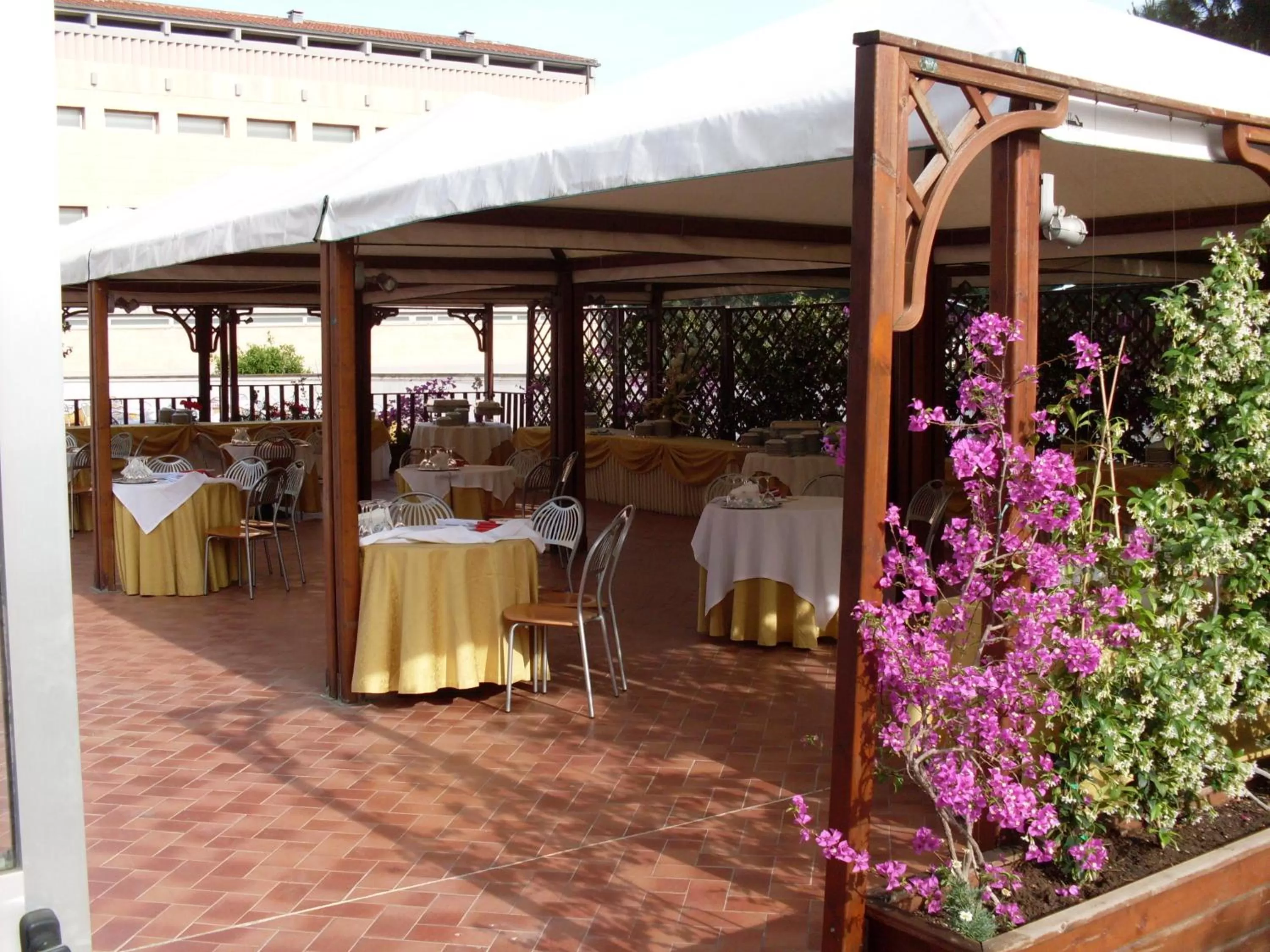 Restaurant/places to eat in Hotel Villa Eur