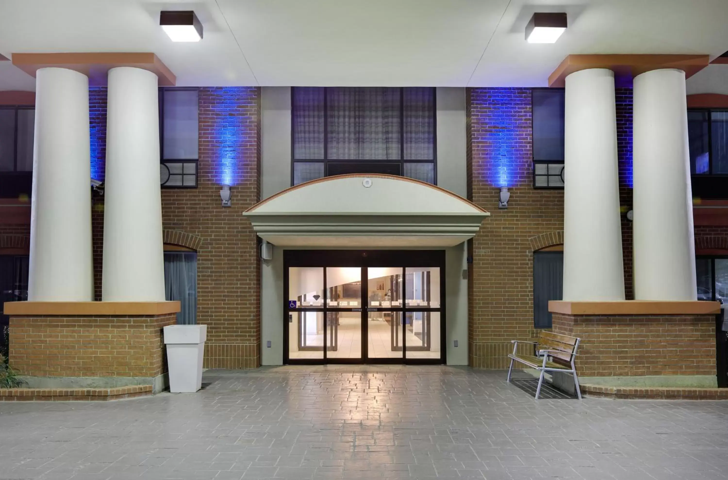 Facade/entrance in Holiday Inn Express Hotel & Suites Burleson - Fort Worth, an IHG Hotel