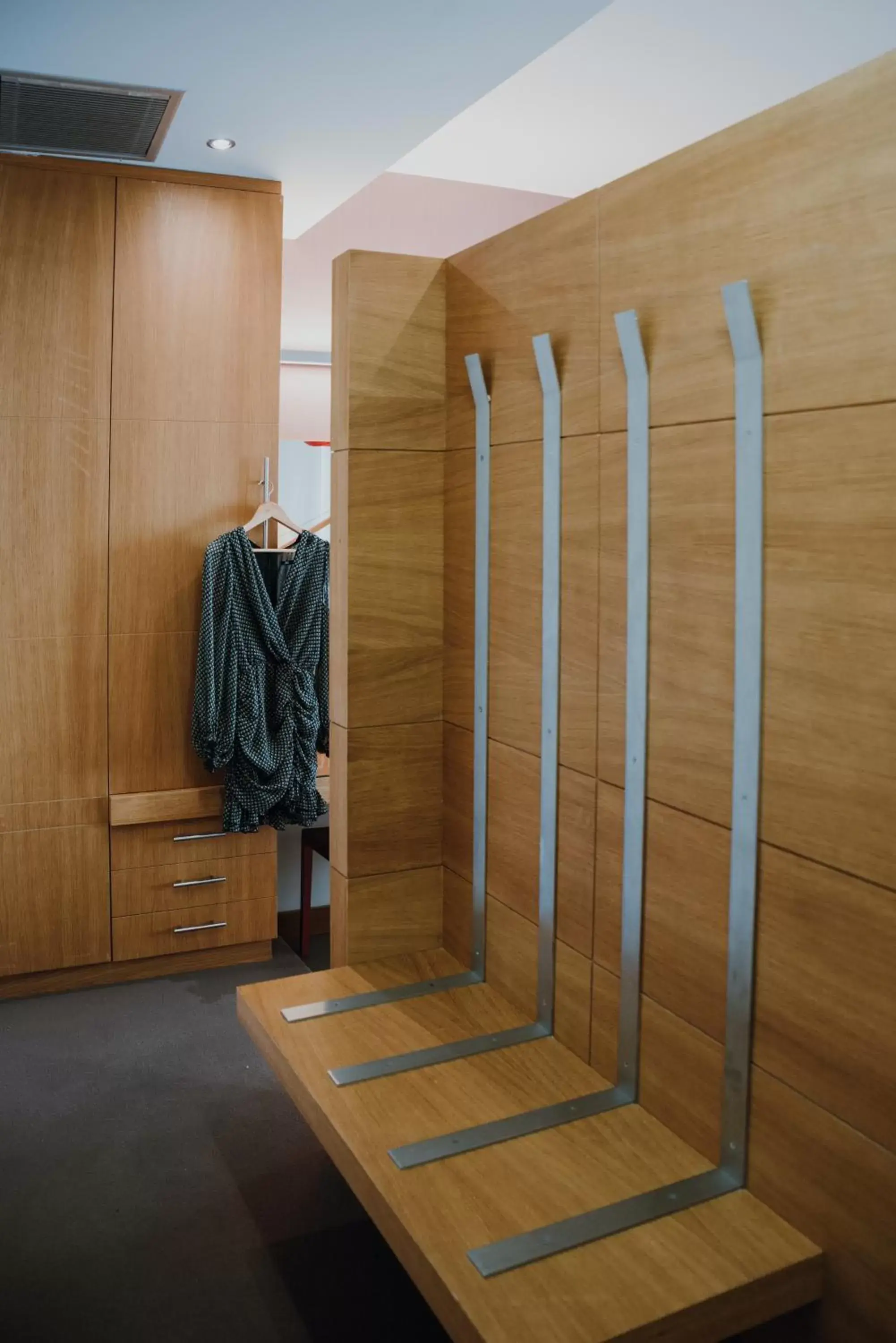 wardrobe, Bathroom in Semiramis City Hotel