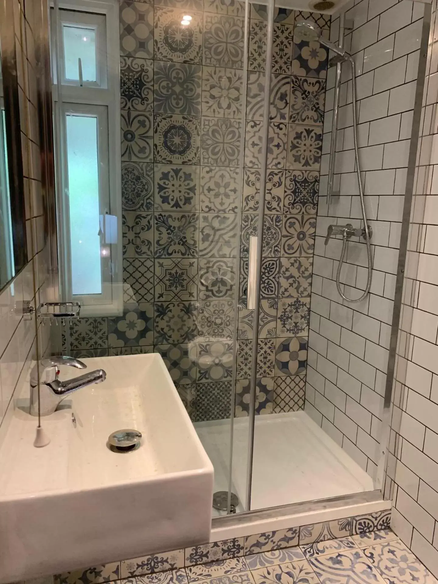 Shower, Bathroom in St Athans Hotel