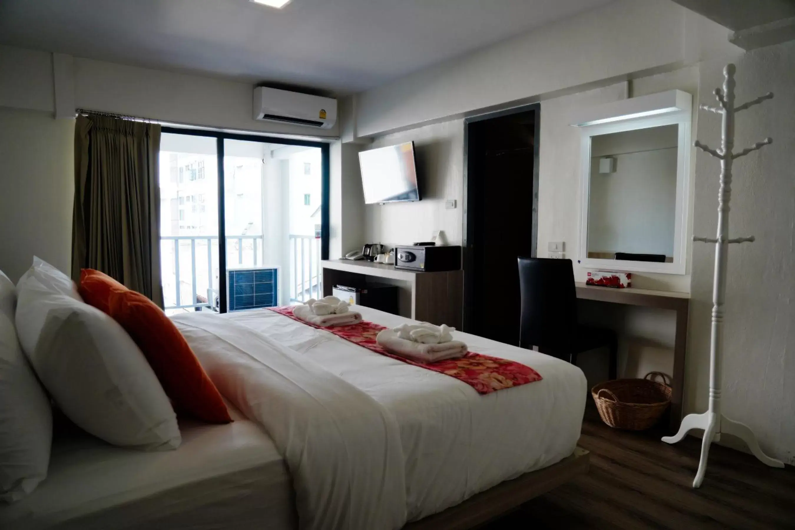 Deluxe Double Room with Balcony in Wild Orchid Villa