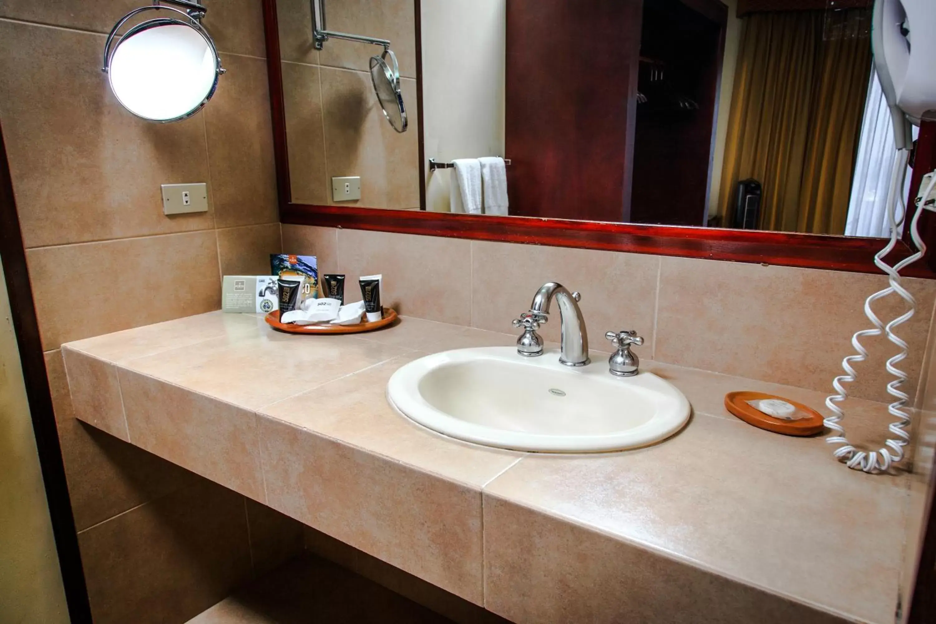 Bathroom in Porta Hotel del Lago