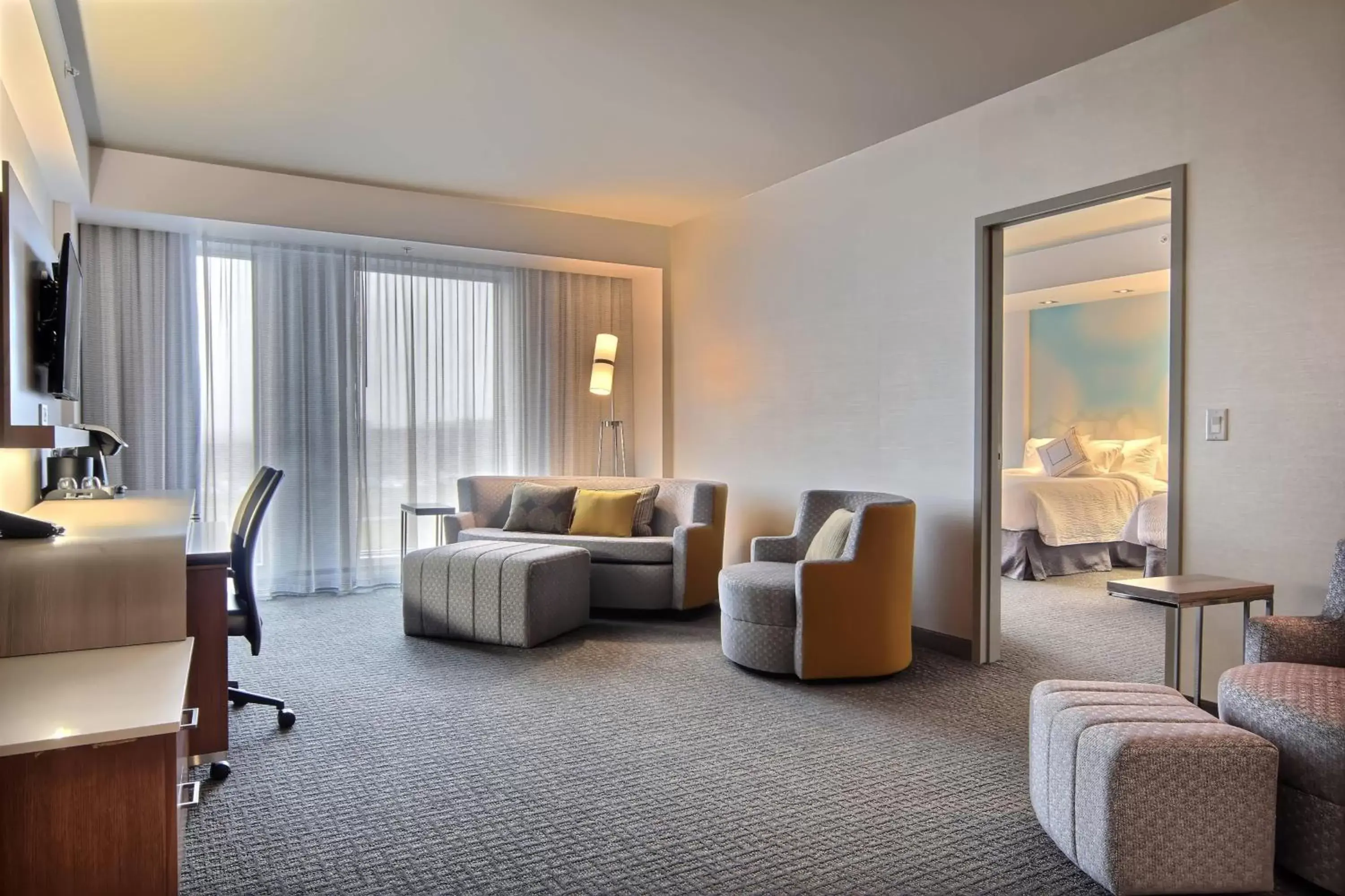 Bedroom, Seating Area in Courtyard by Marriott Quebec City