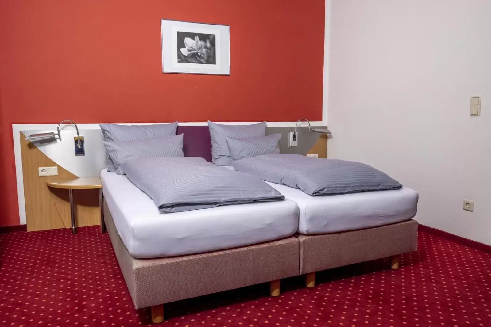 Bed in Hotel KonradP Holzkirchen