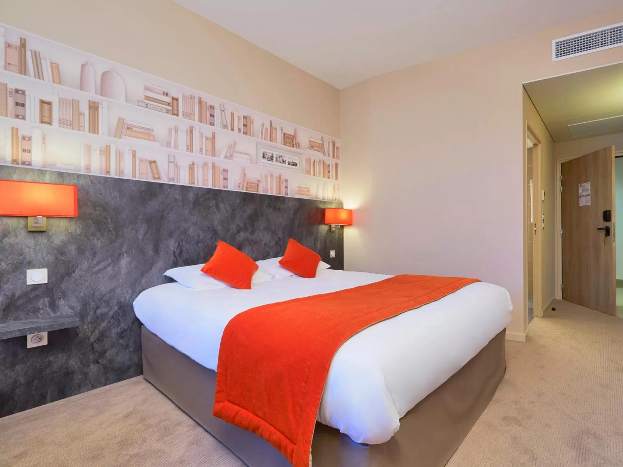 Bed in Kyriad Angers Ouest Beaucouzé