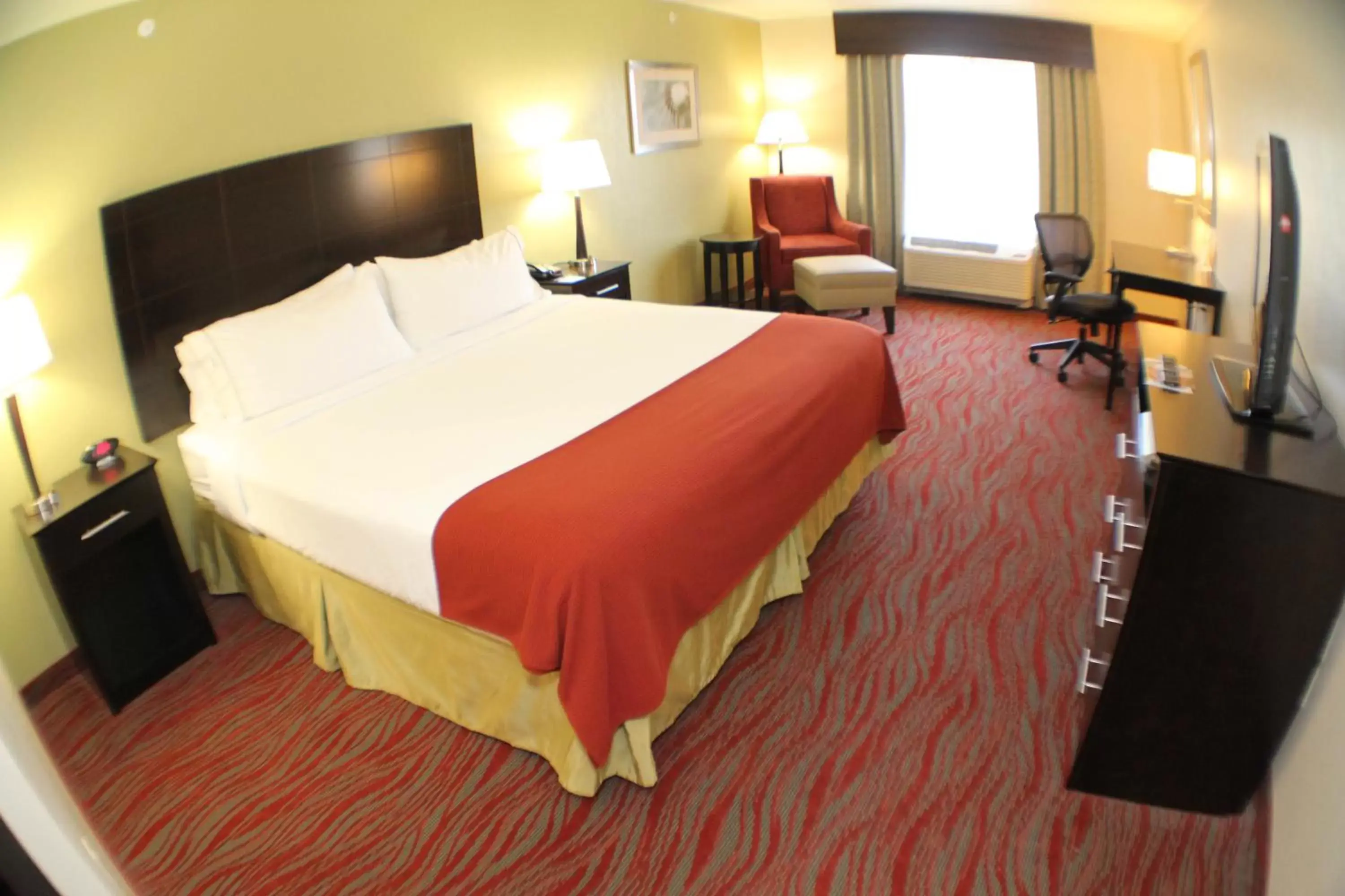 TV and multimedia, Bed in Holiday Inn Express & Suites Indianapolis North - Carmel, an IHG Hotel