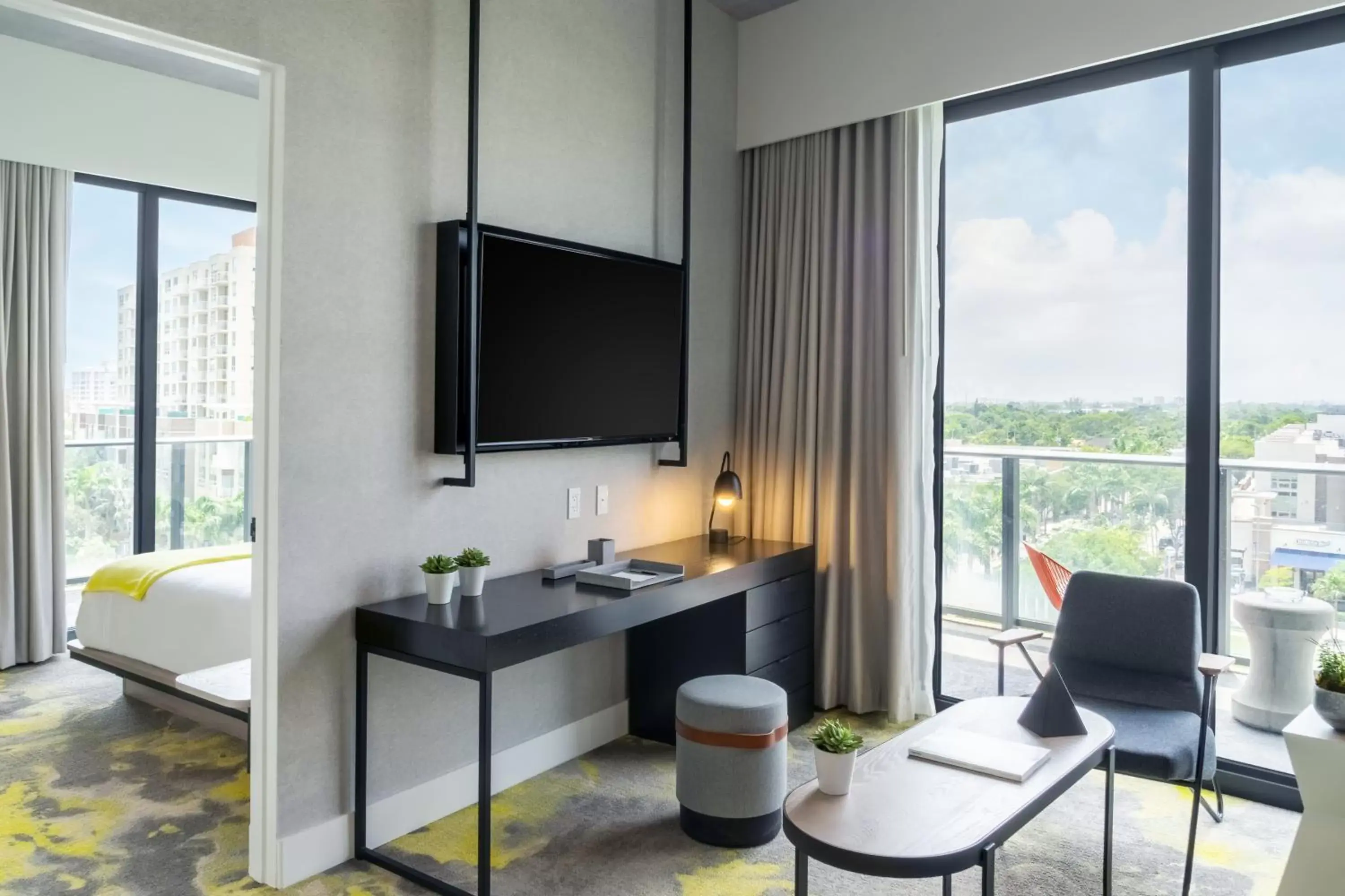 TV and multimedia, TV/Entertainment Center in Hyde Suites Midtown Miami