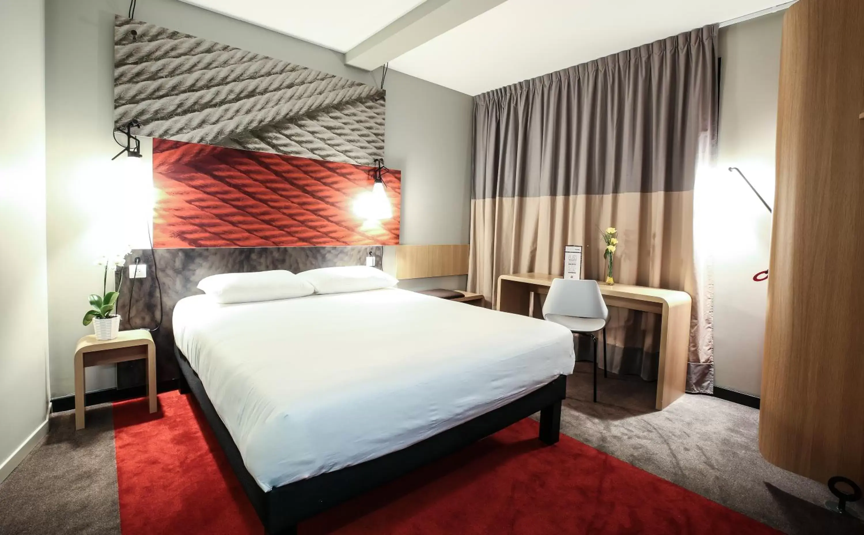 Bedroom, Bed in Ibis Niort Est Mendes France