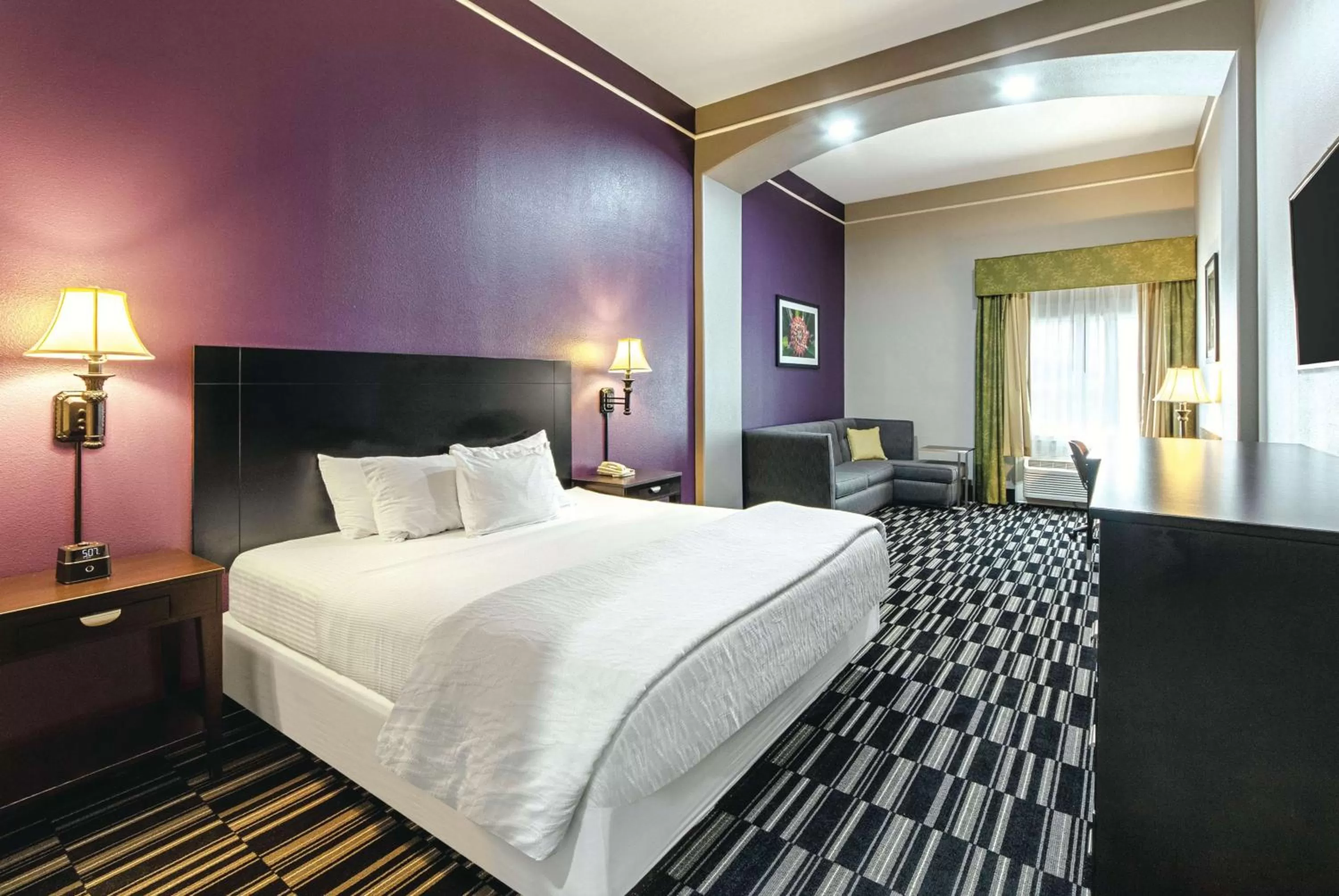 Photo of the whole room, Bed in La Quinta by Wyndham Alamo-McAllen East