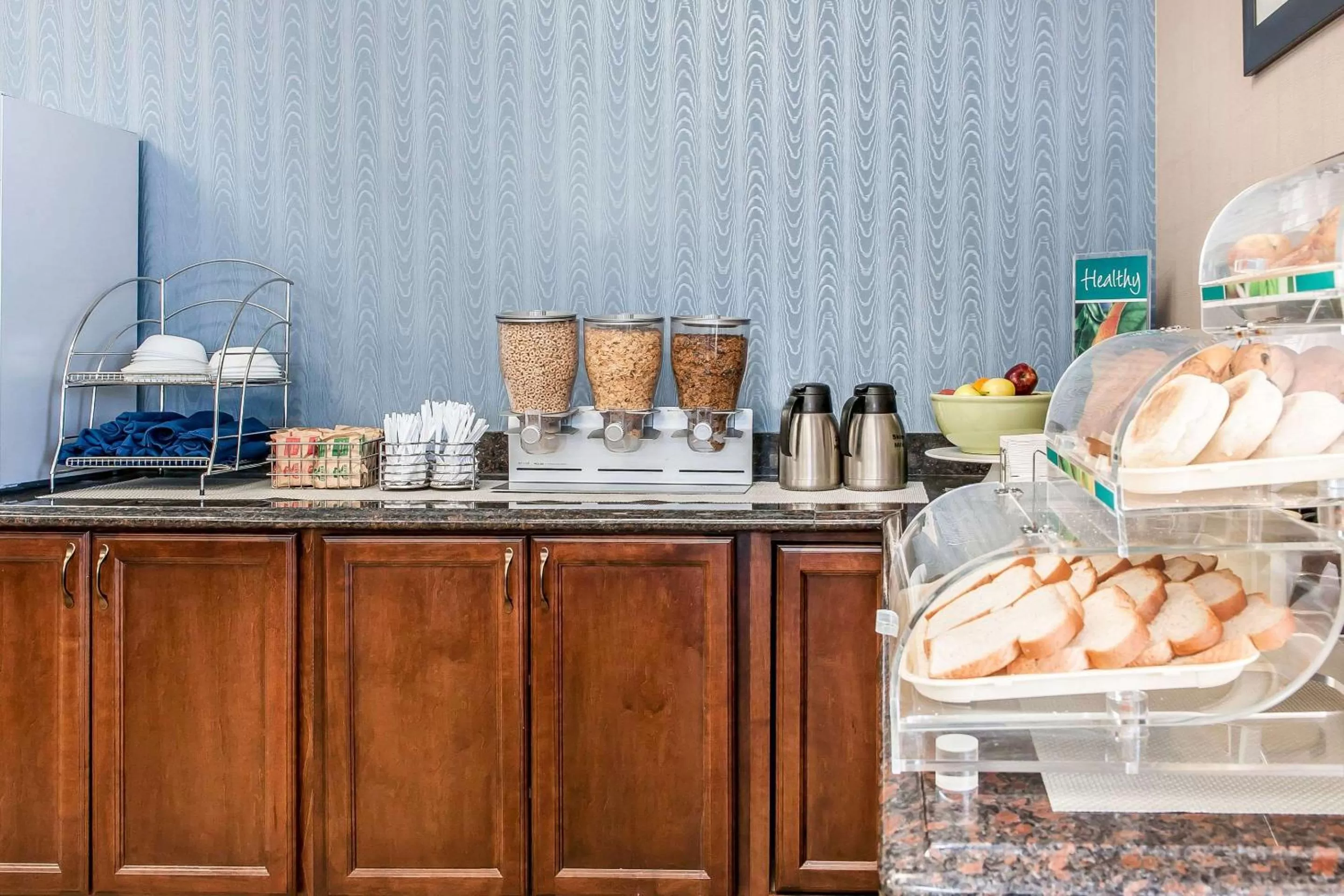 Restaurant/places to eat in Quality Inn