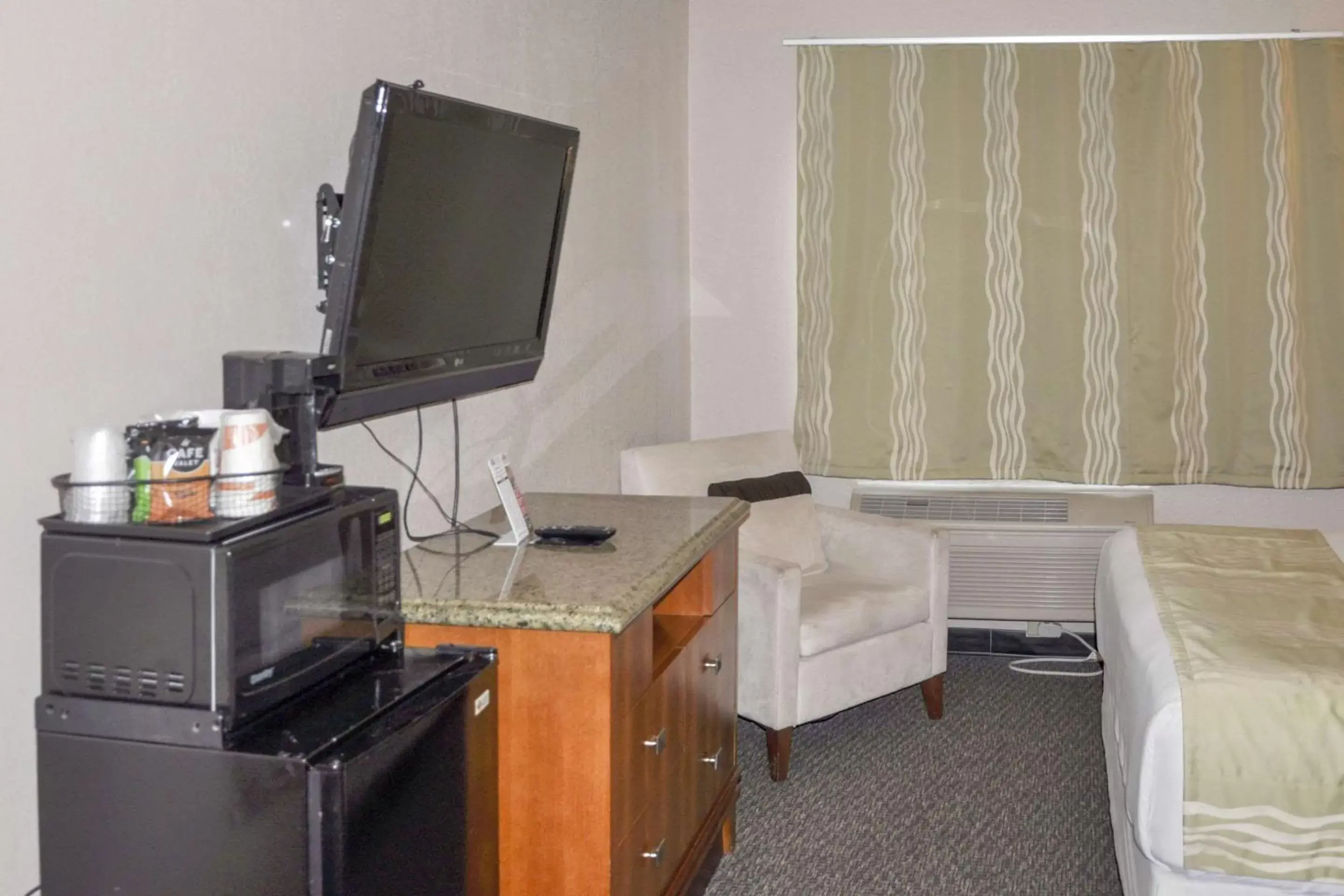Photo of the whole room, TV/Entertainment Center in Rodeway Inn Fargo