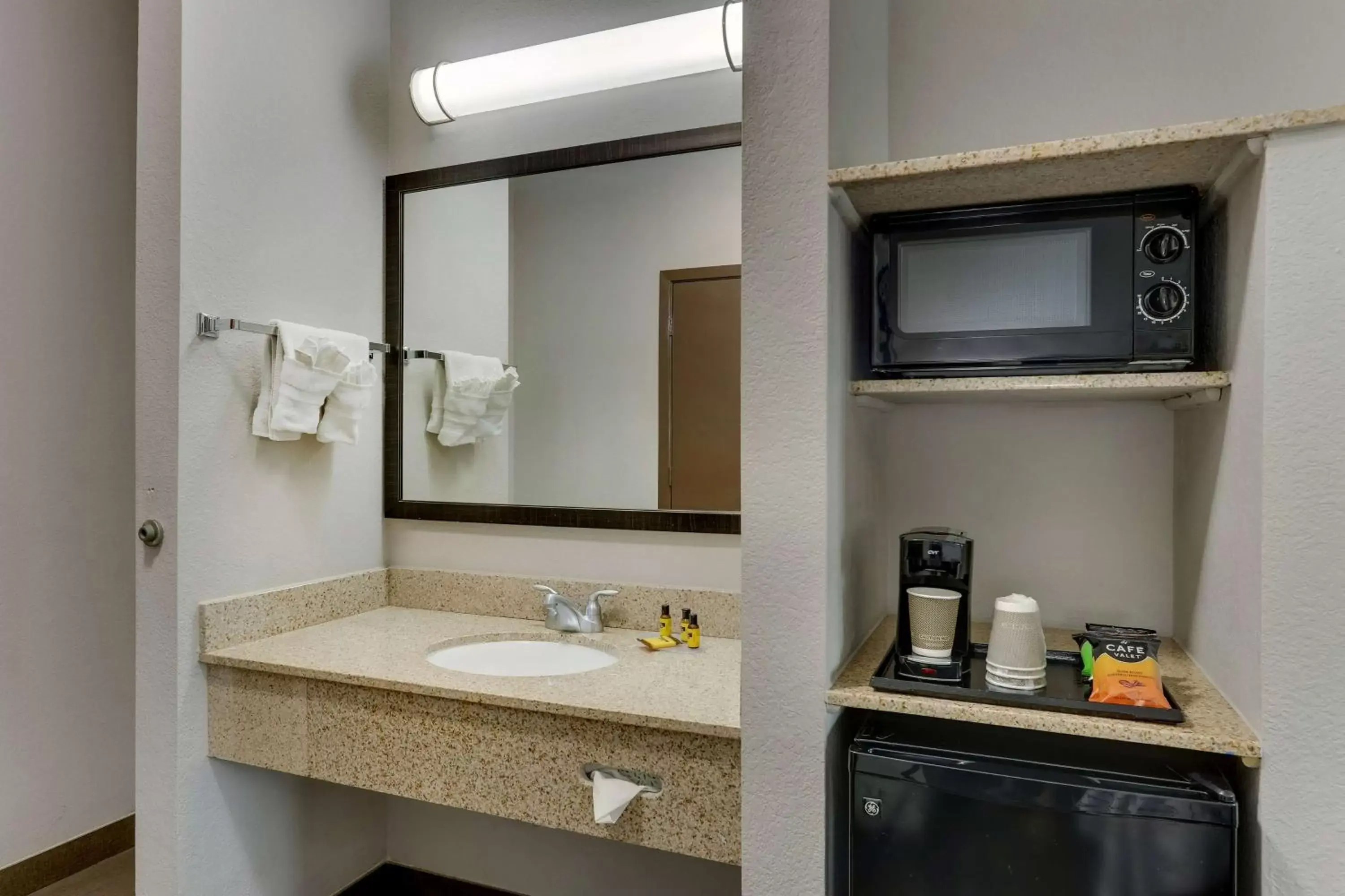 Bedroom, Bathroom in Best Western PLUS University Inn & Suites