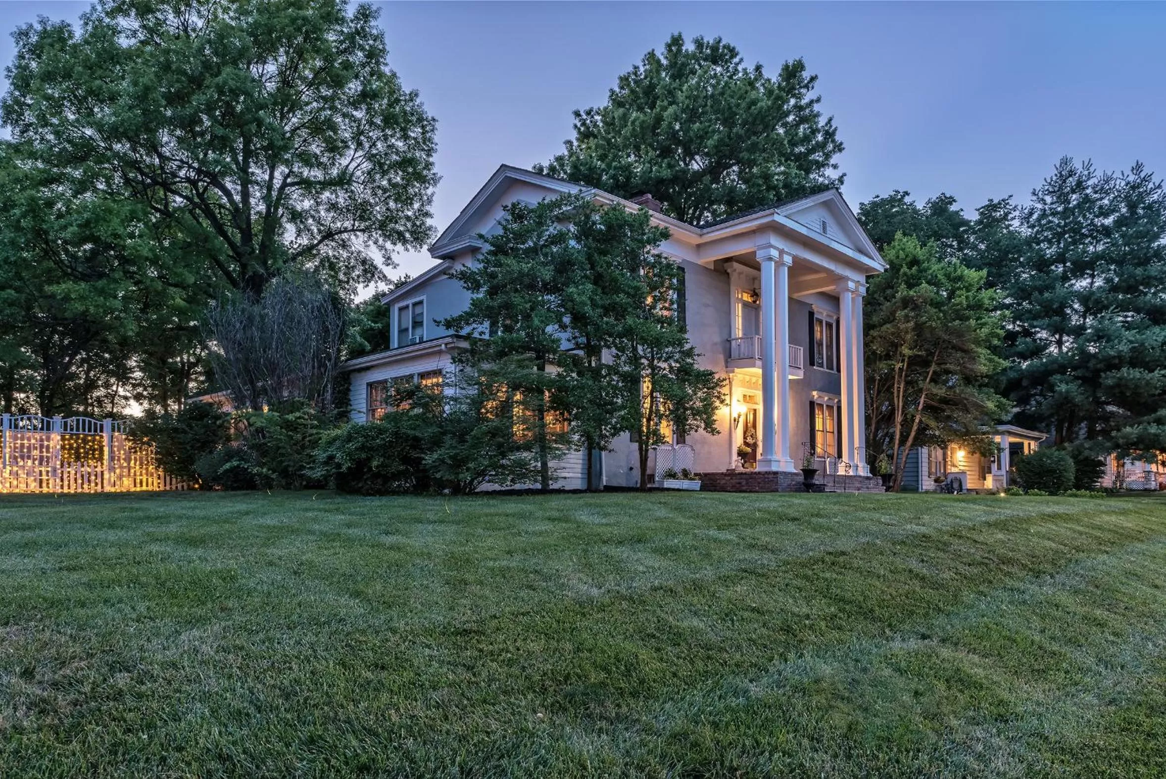 Facade/entrance in Silver Heart Inn & Cottages