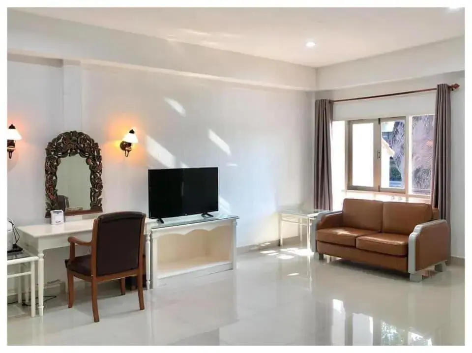 TV/Entertainment Center in Lopburi Inn Resort