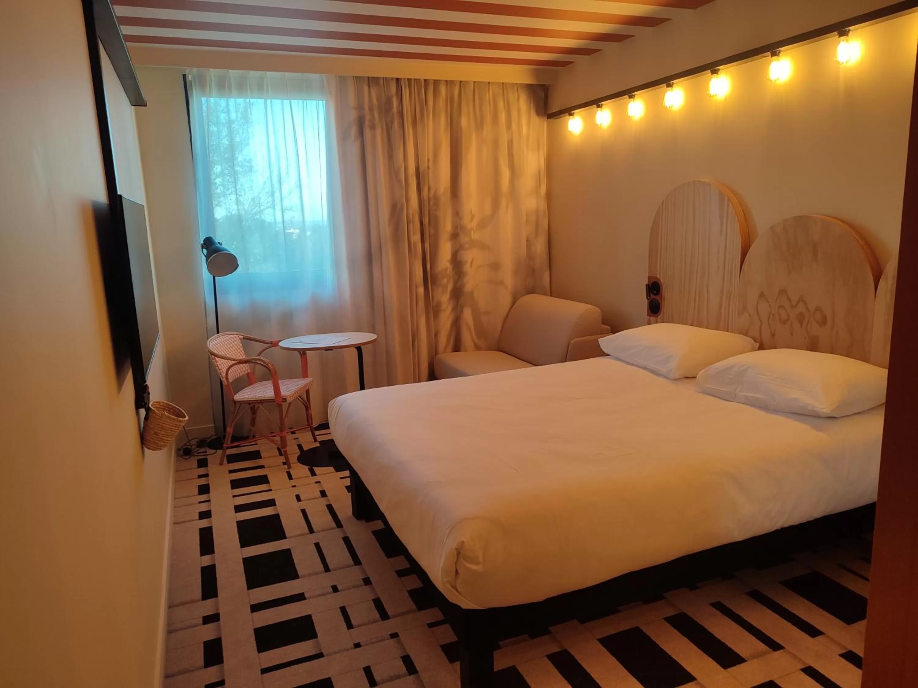 Bedroom, Bed in ibis Styles Montauban