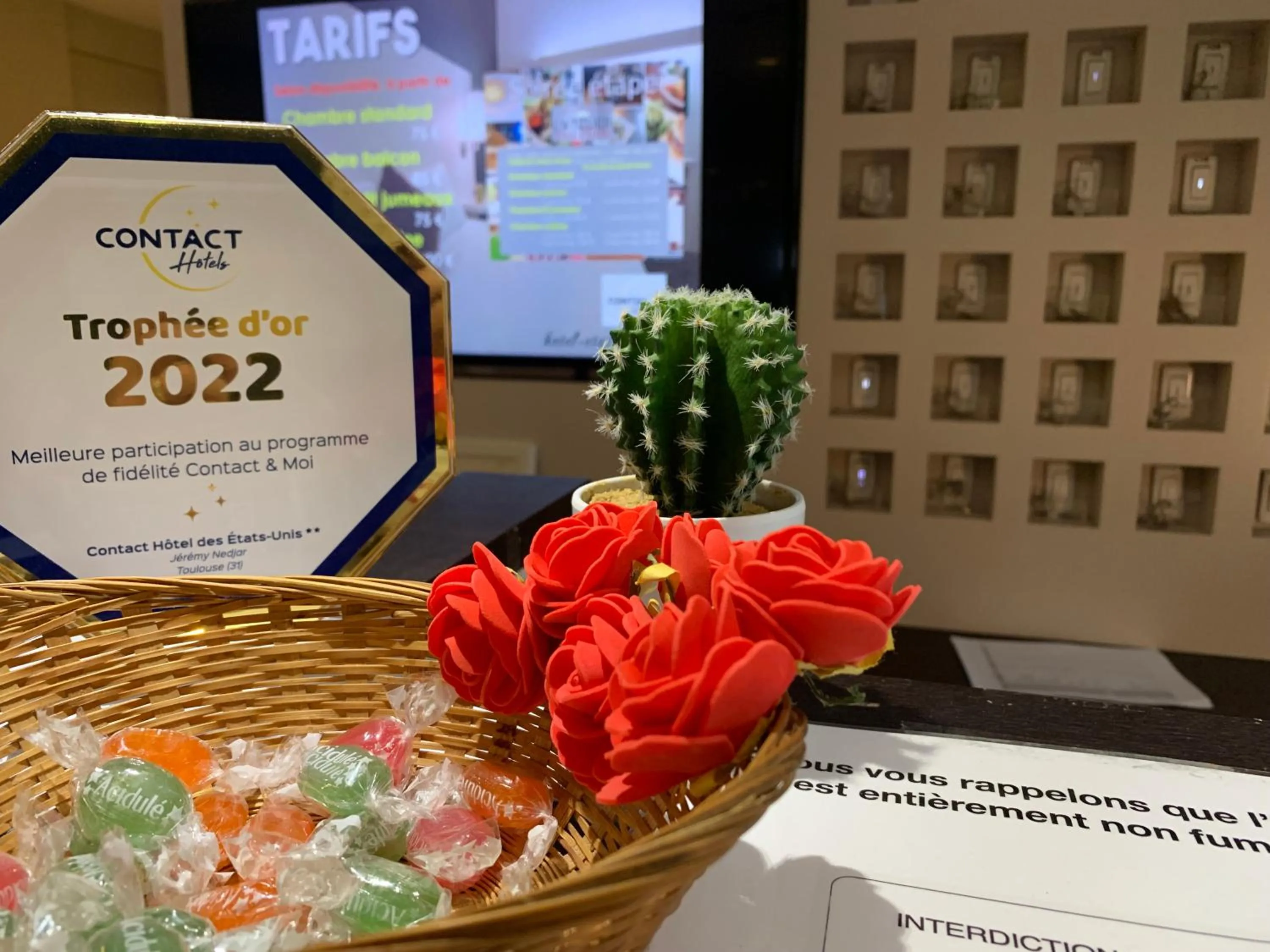 Lobby or reception in Contact Hôtel des États-Unis