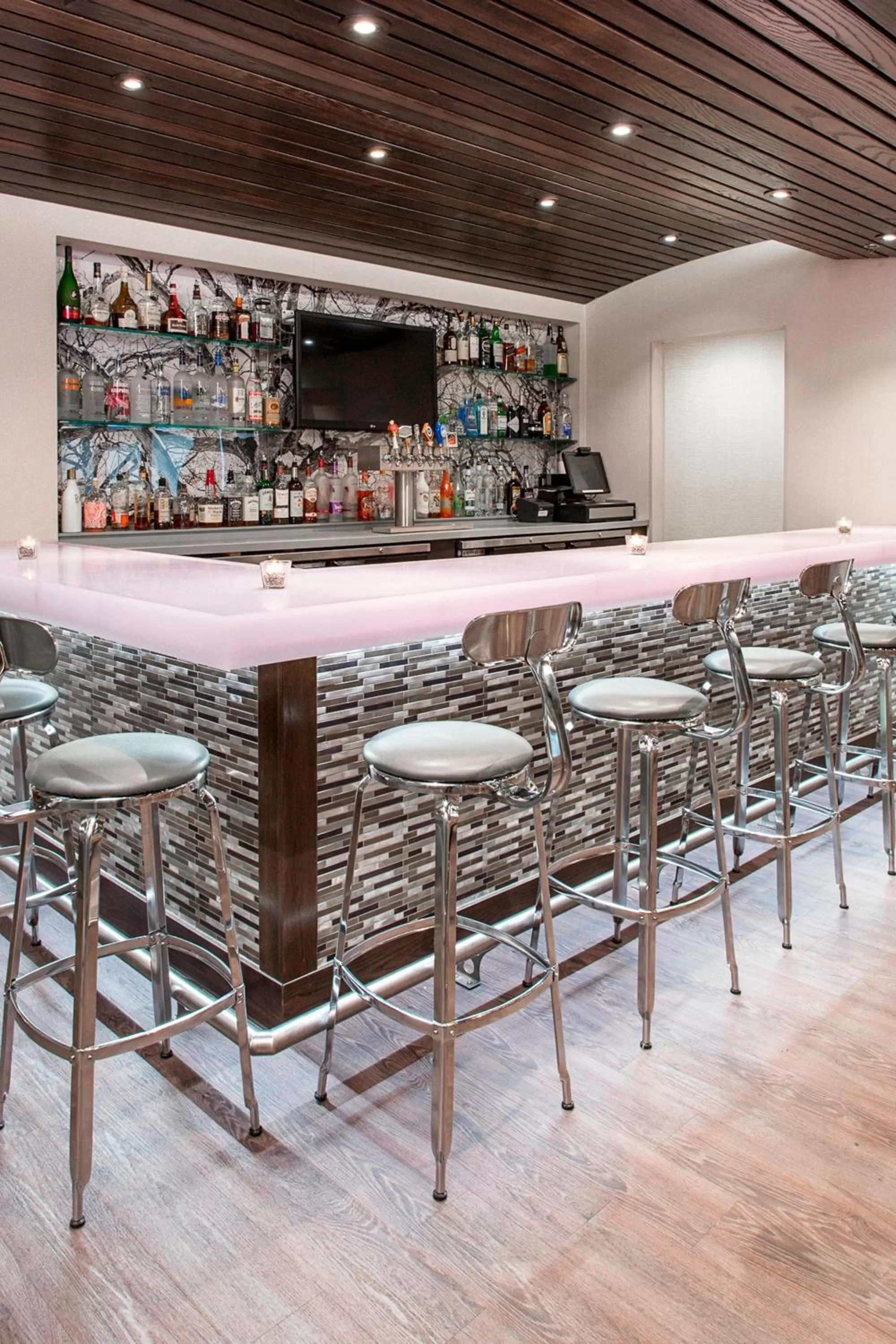 Lounge or bar in Rochester Airport Marriott