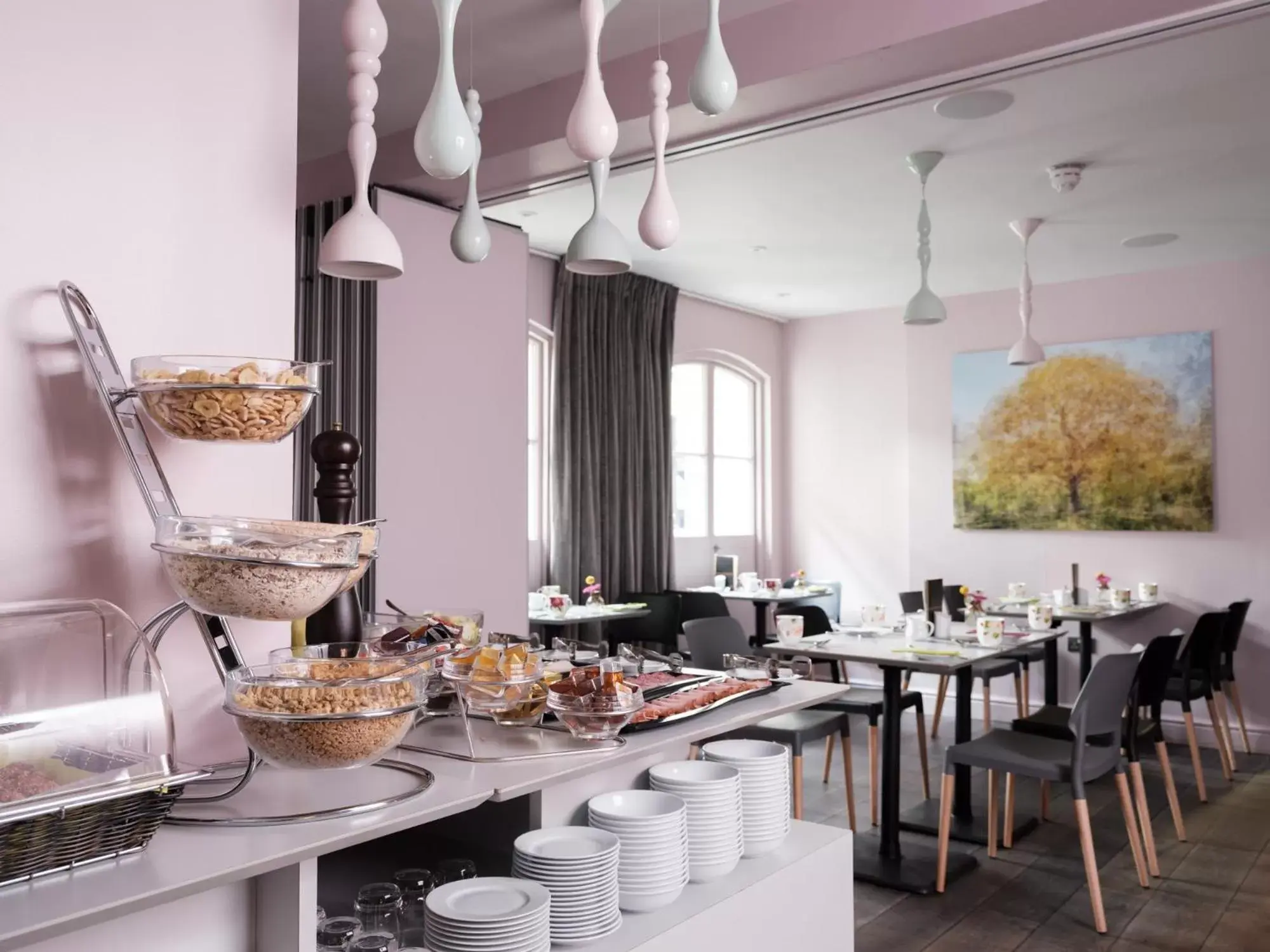 Continental breakfast, Restaurant/Places to Eat in Signature Townhouse London Hyde Park