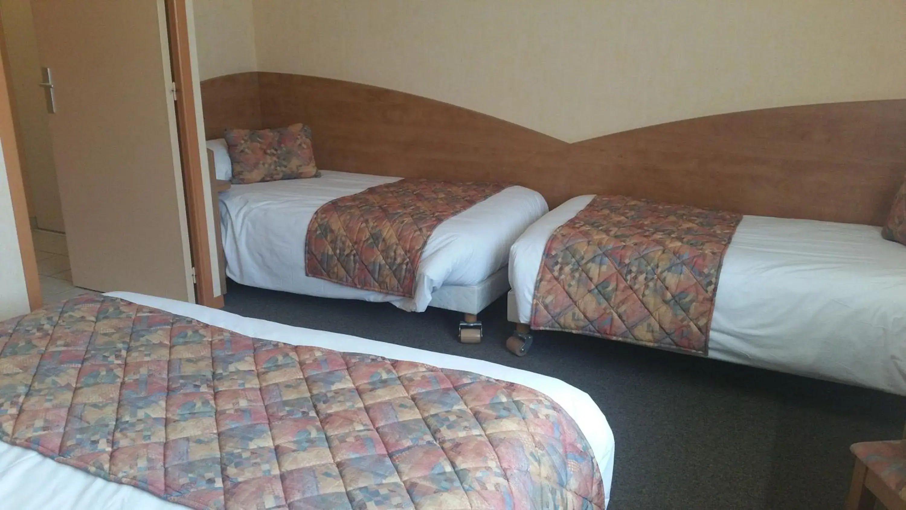 Bedroom, Bed in The Originals City, Le Logis d'Elb¿ Cholet Nord (Inter-Hotel)
