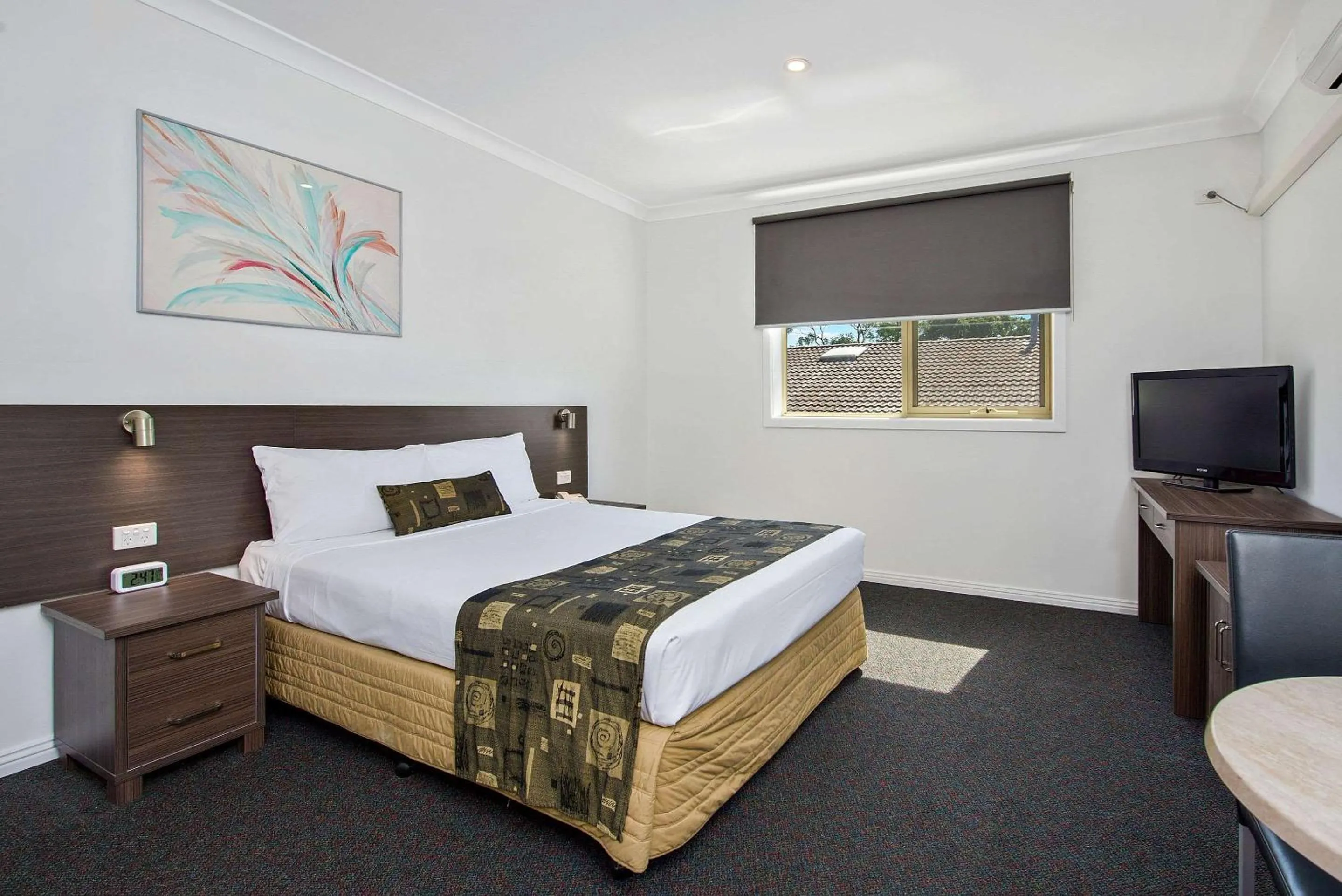 Photo of the whole room, Bed in Comfort Hotel Dandenong