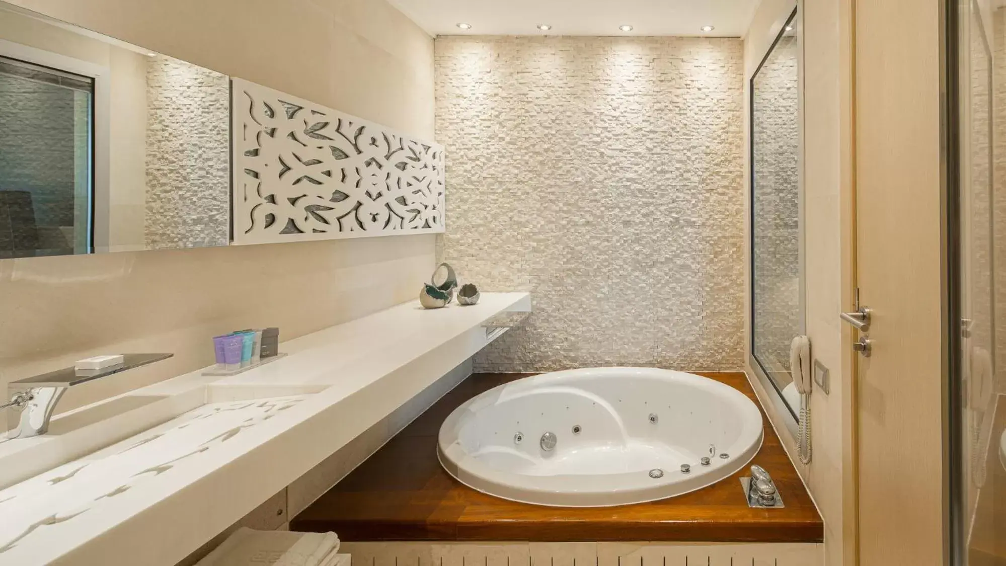 Bath, Bathroom in Wyndham Ankara