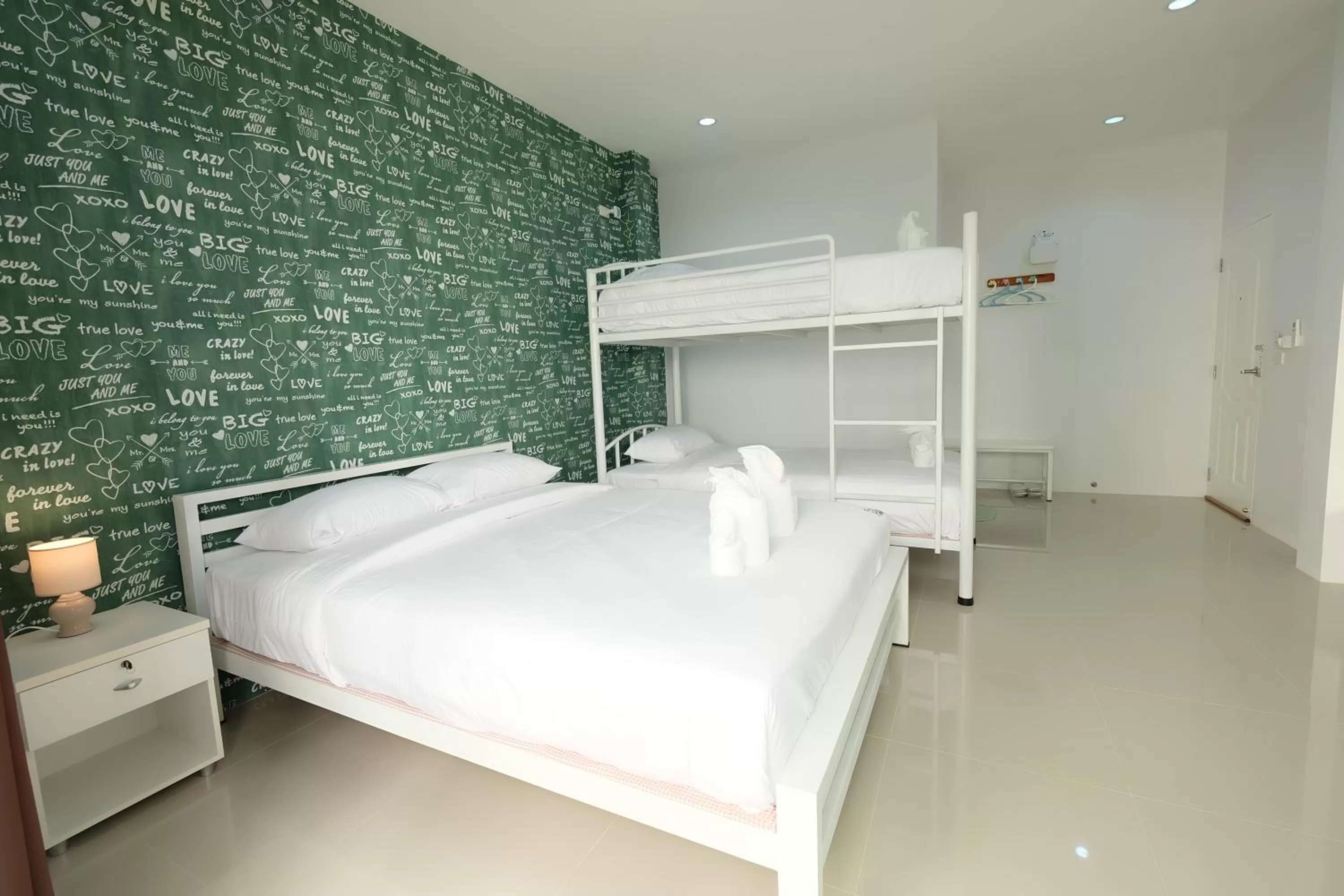 Spring, Bed in Noble Baan Pastel