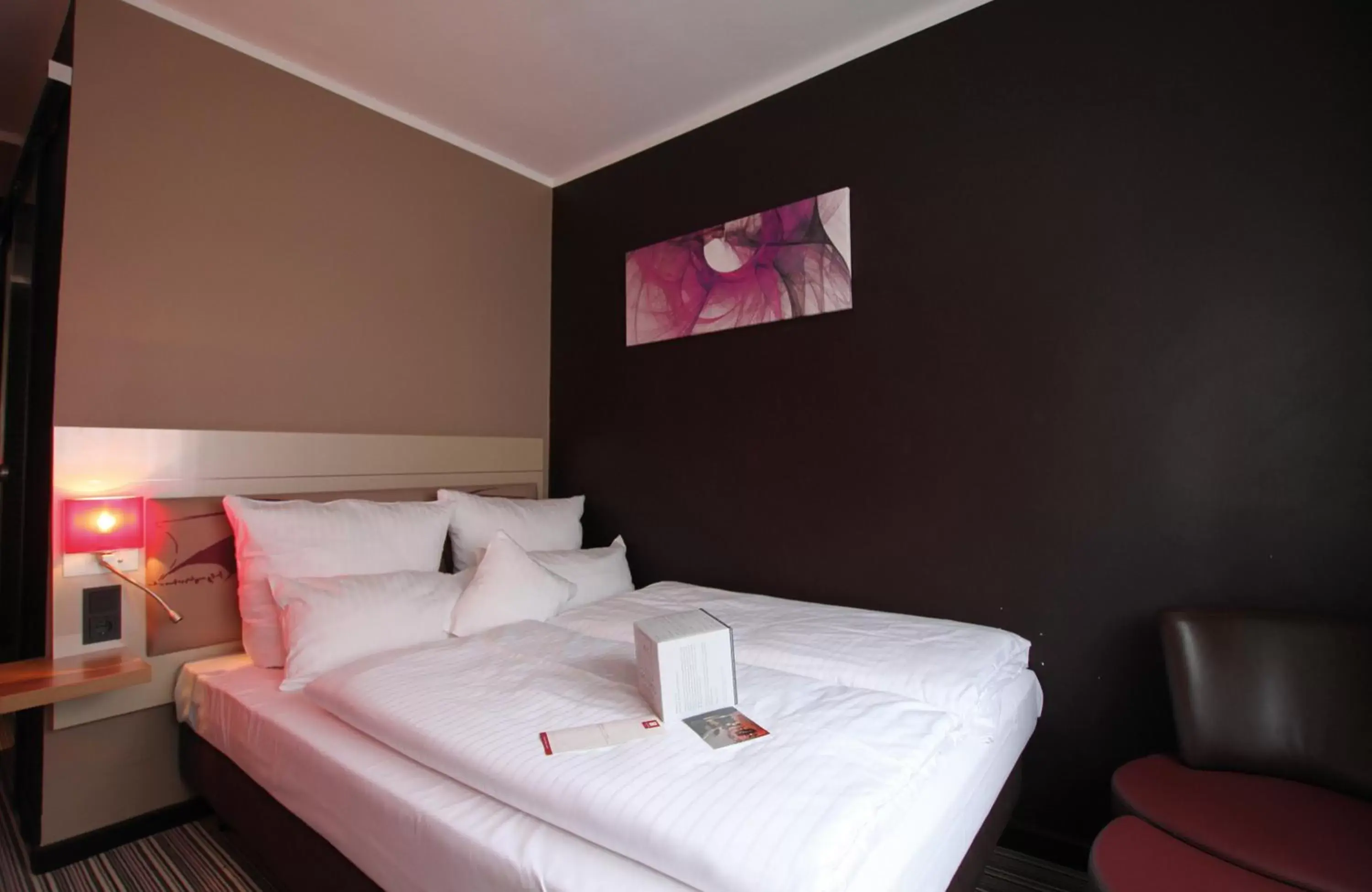 Photo of the whole room, Bed in Leonardo Boutique Hotel Munich