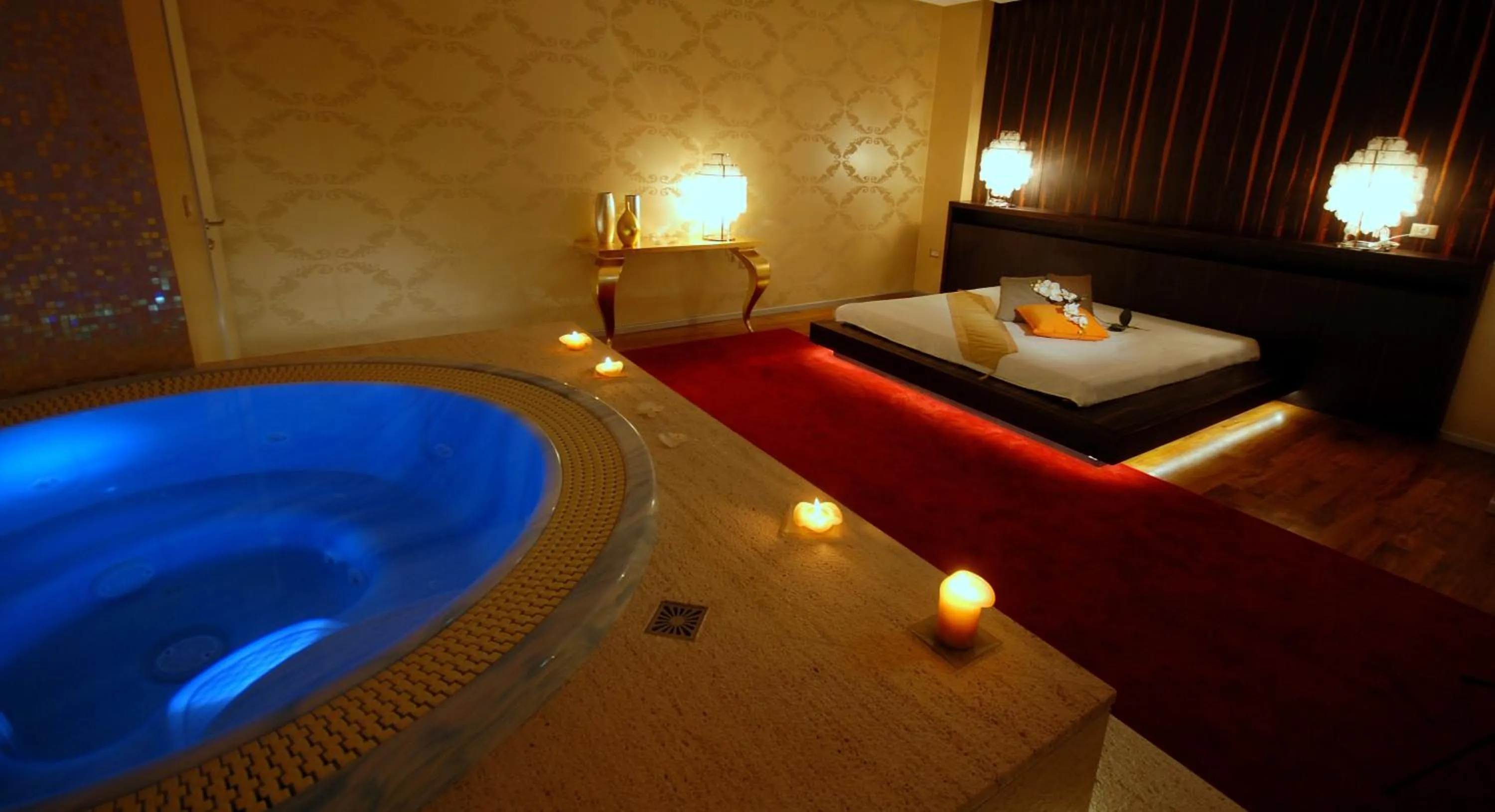 Hot Tub in Grand Hotel Bernardin