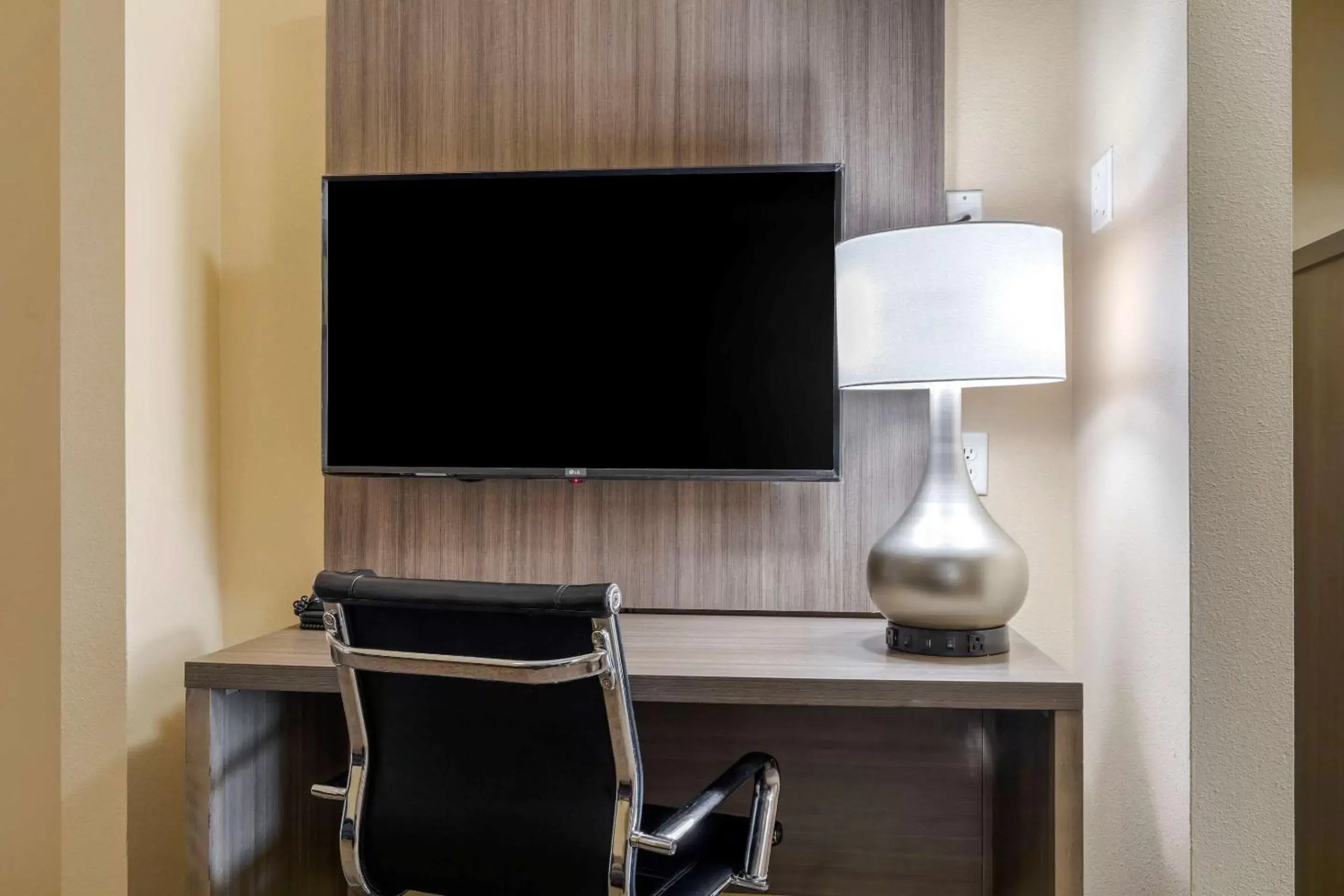 TV/Entertainment Center in Comfort Suites DFW Airport