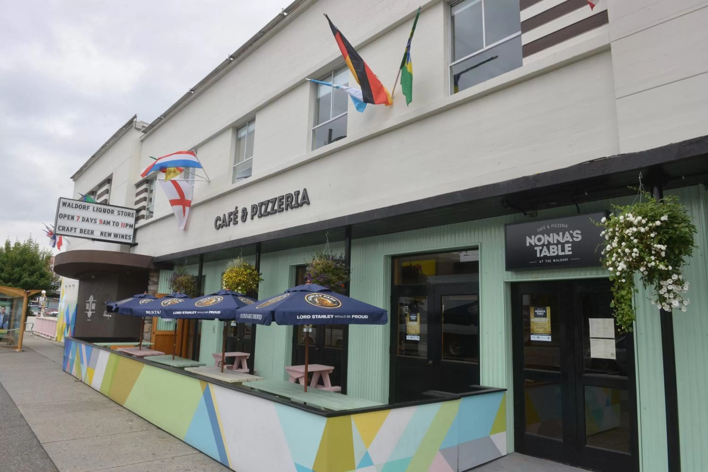 Restaurant/places to eat in Hotel at the Waldorf