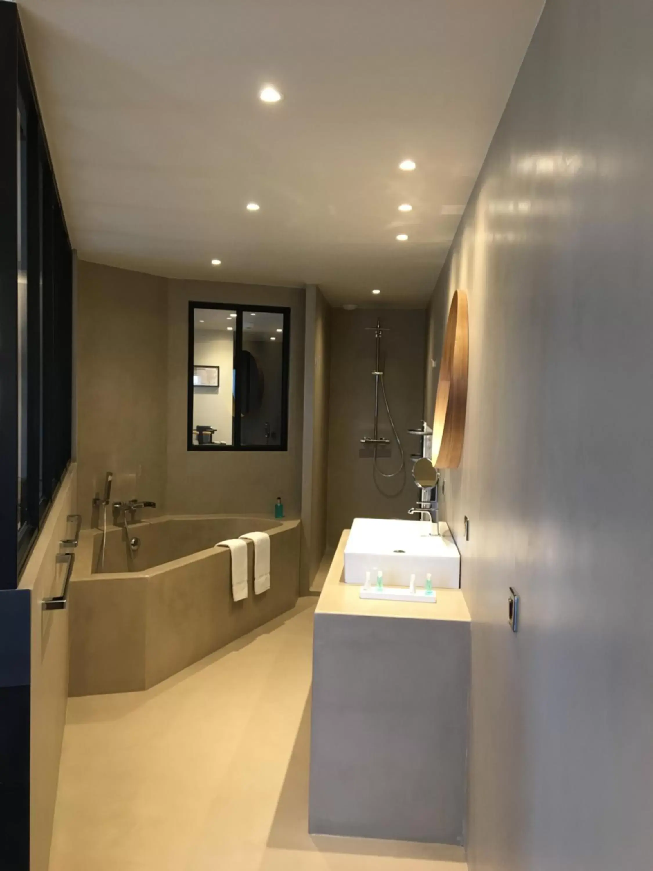 Bathroom in Hôtel de la Plage - Saint Jean de Luz