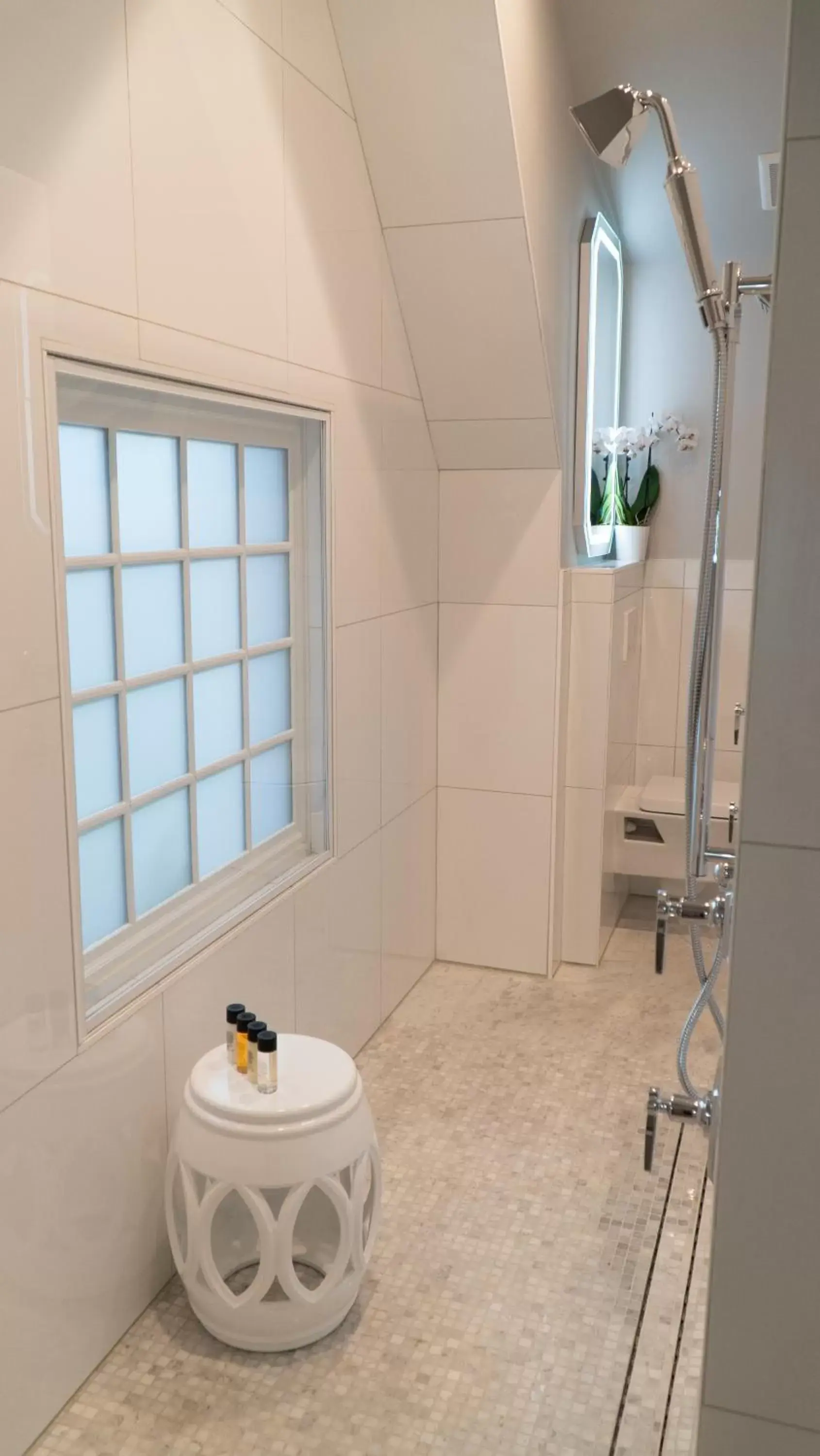 Shower, Bathroom in Stonehurst Place Bed & Breakfast