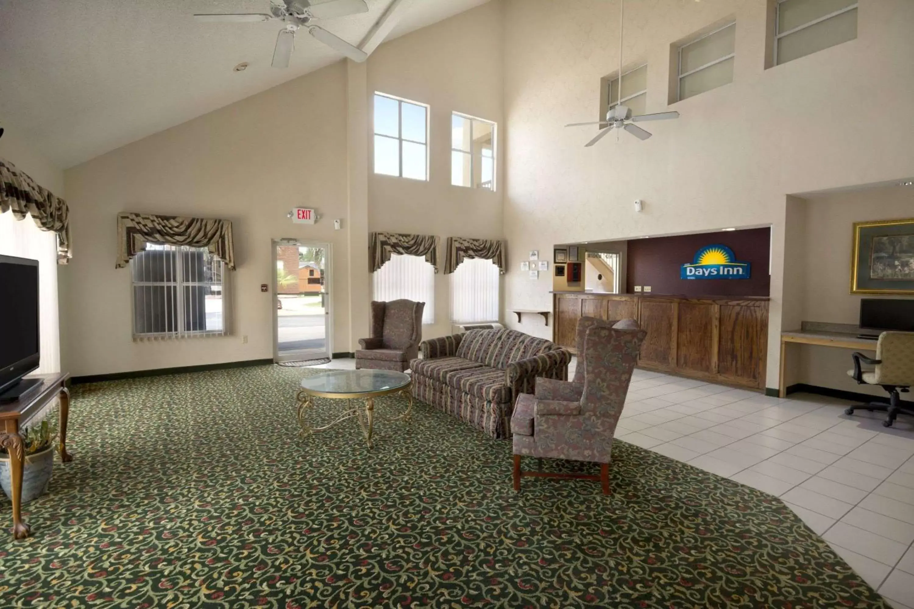 Lobby or reception, Seating Area in Days Inn by Wyndham Alma